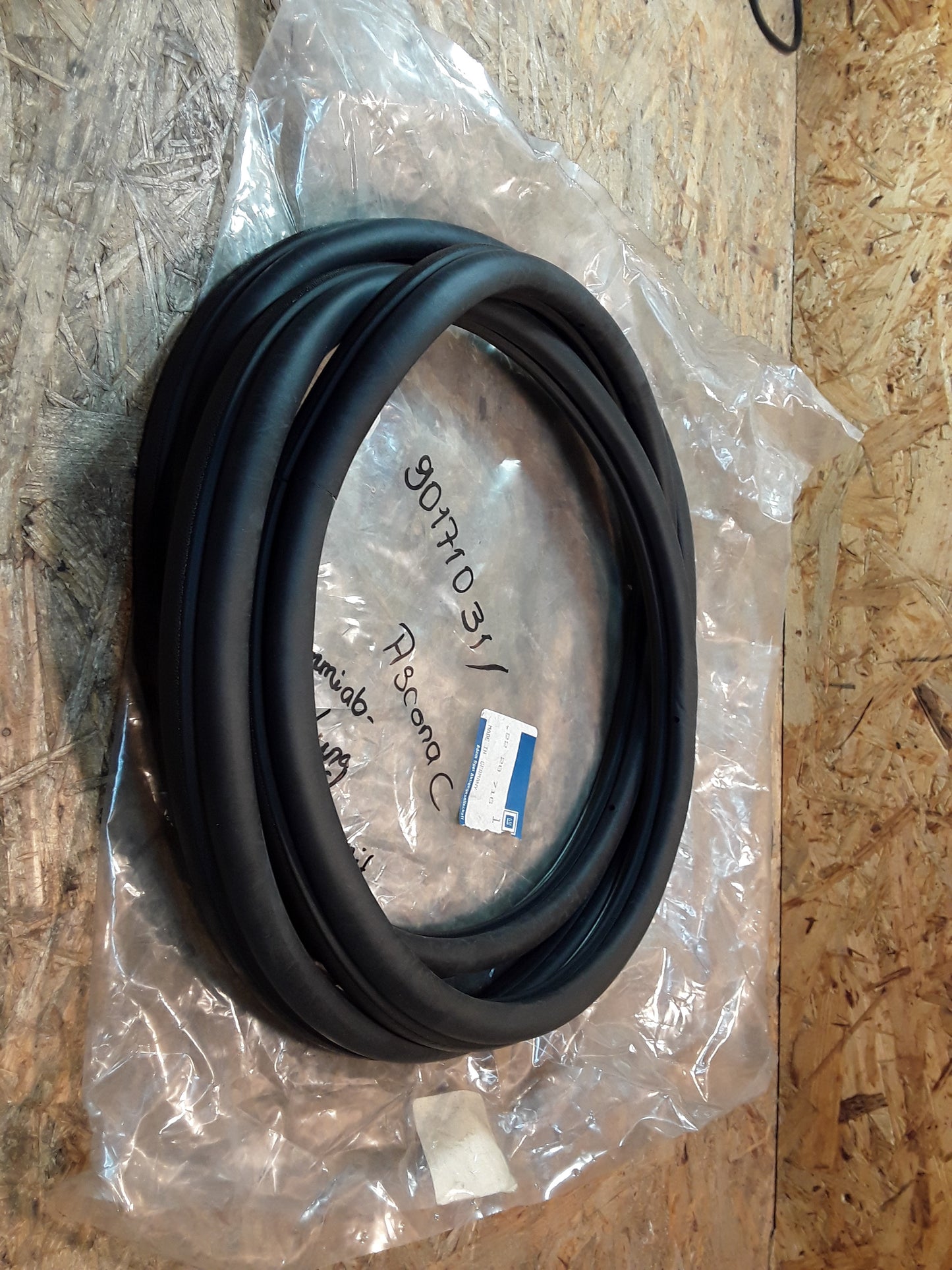 Ascona C Gummiabdichtung Hintertüre mit Flanschabdeckung original GM Opel NEU
