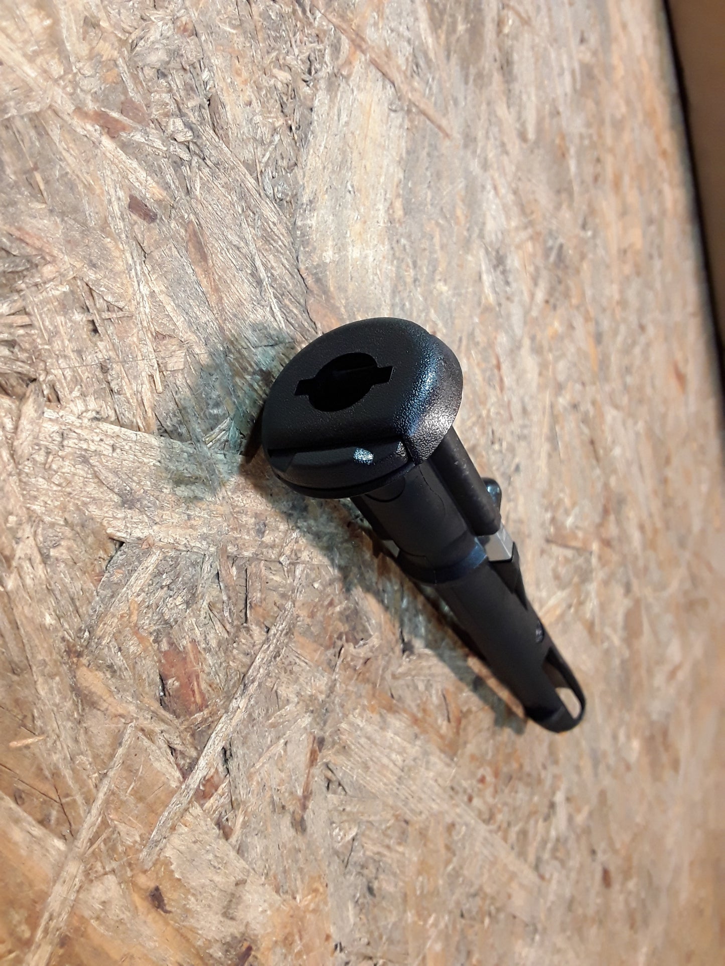 Tigra A Omega B Führungshülse Kopfstütze hinten schwarz original GM Opel NEU