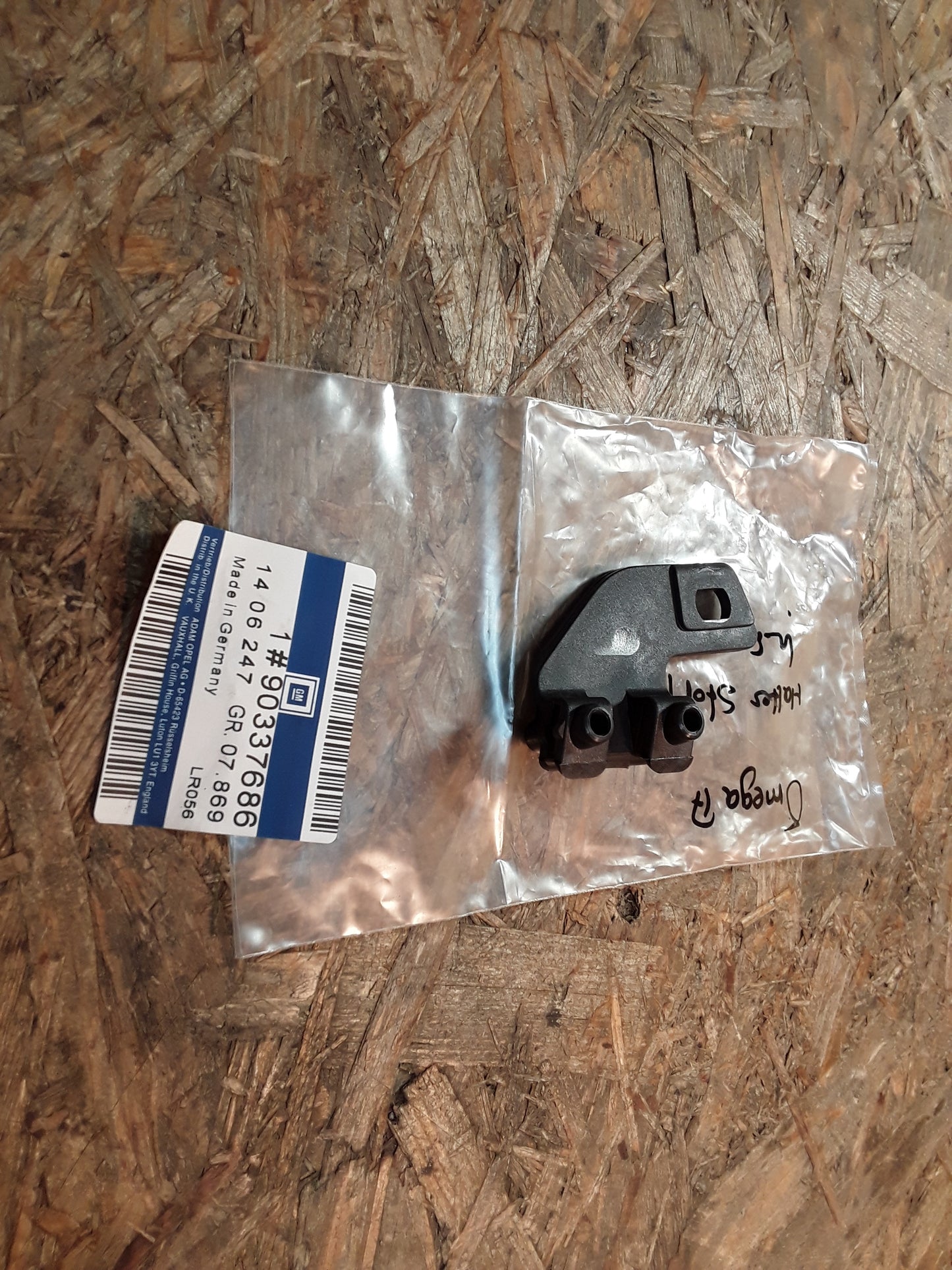 Omega A  Halter Stoßfänger hinten rechts original GM Opel NEU