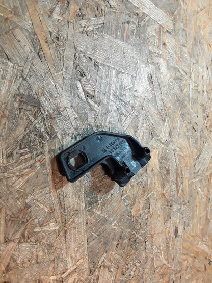 Omega A  Halter Stoßfänger hinten rechts original GM Opel NEU