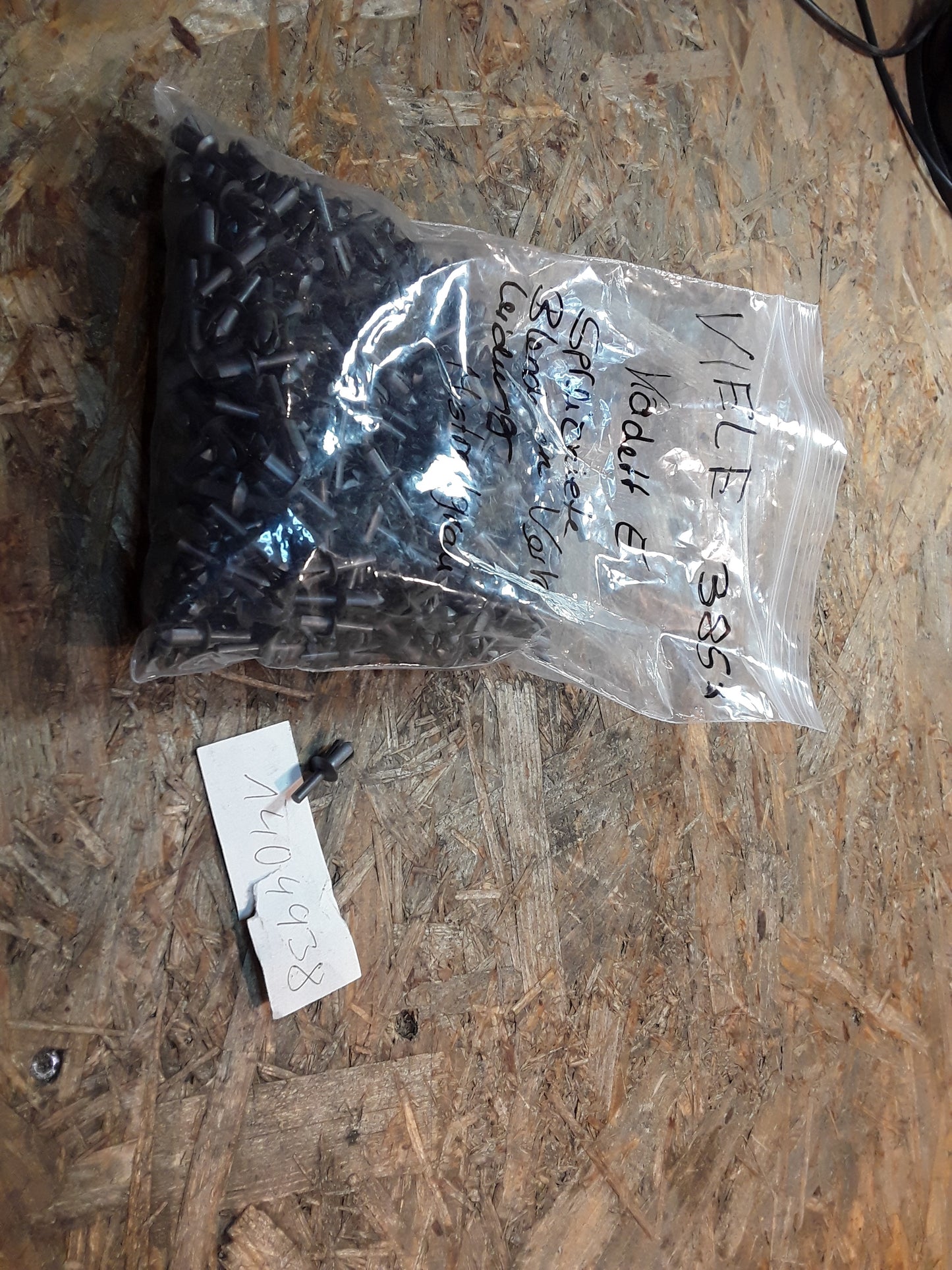 Kadett E Spreizniete Blende an Verkleidung Mistralgrau original GM Opel NEU