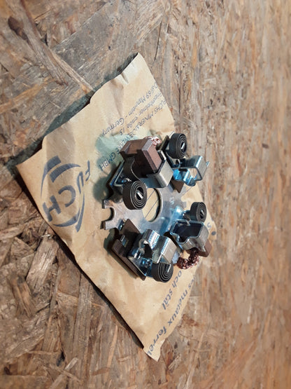 Kadett E Satz Kohlebürsten m Halter an Anlasser original GM Opel NEU