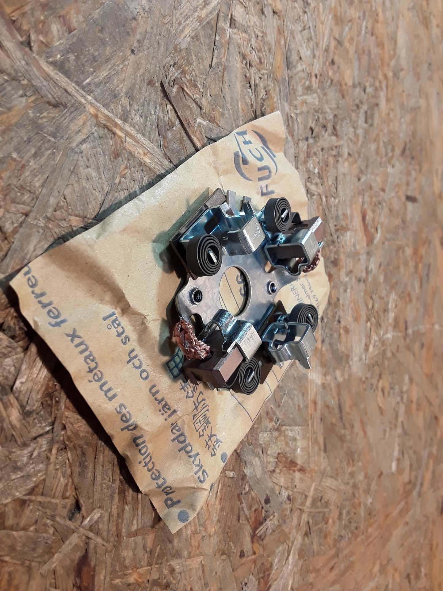 Kadett E Satz Kohlebürsten m Halter an Anlasser original GM Opel NEU