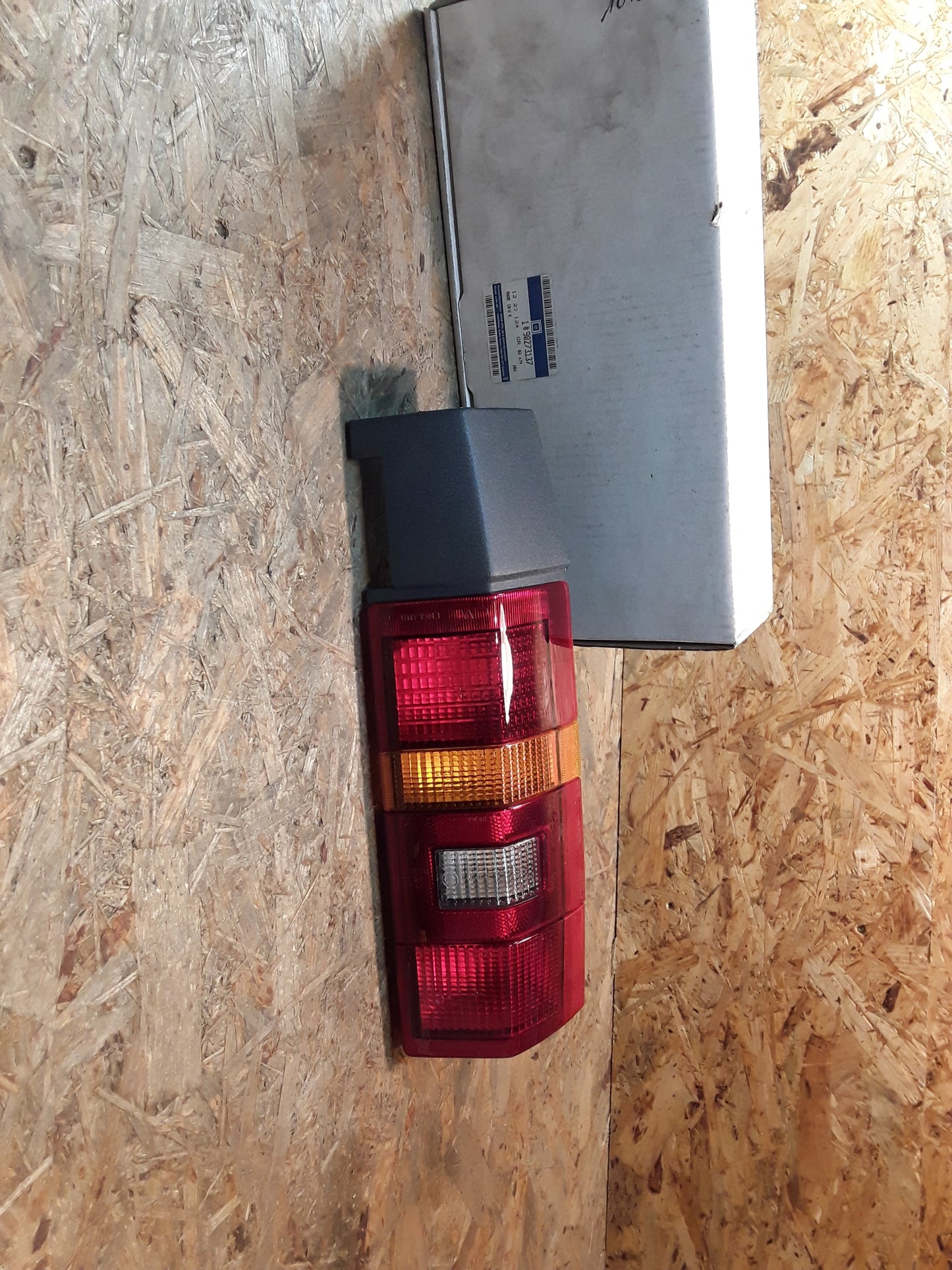 Kadett E Heckleuchte links original GM Opel NEU