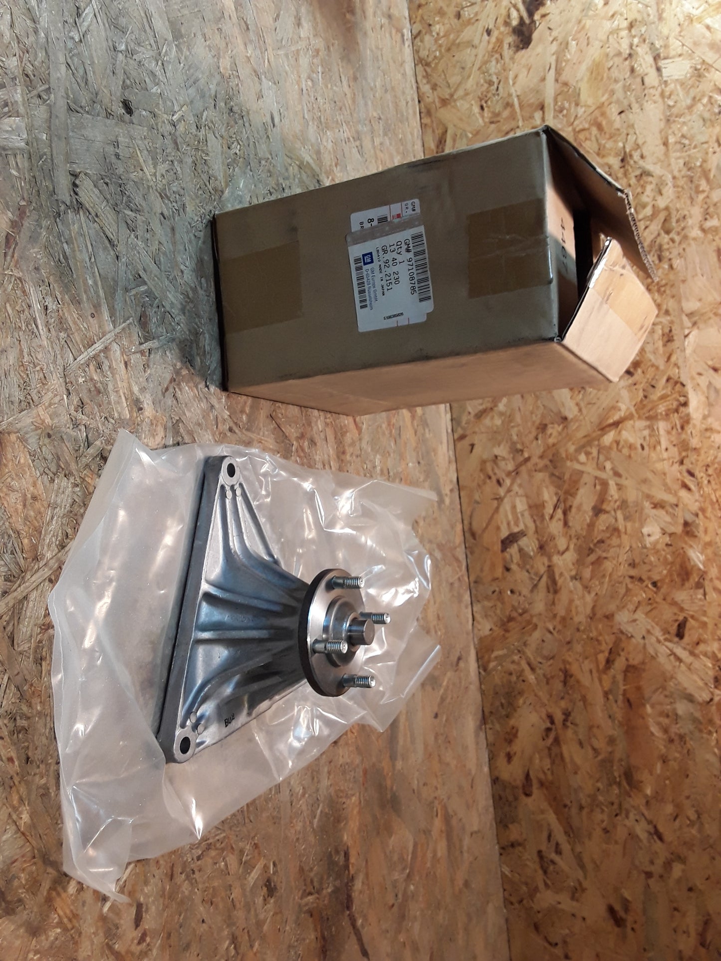 Monterey Stütze Lüfter original GM Opel NEU