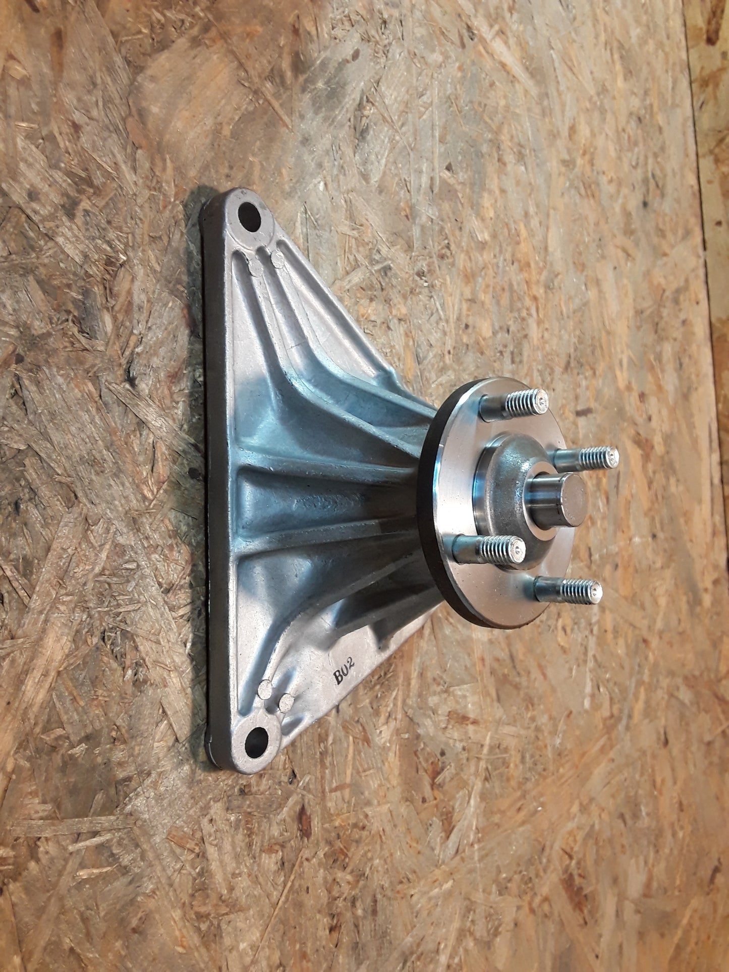 Monterey Stütze Lüfter original GM Opel NEU
