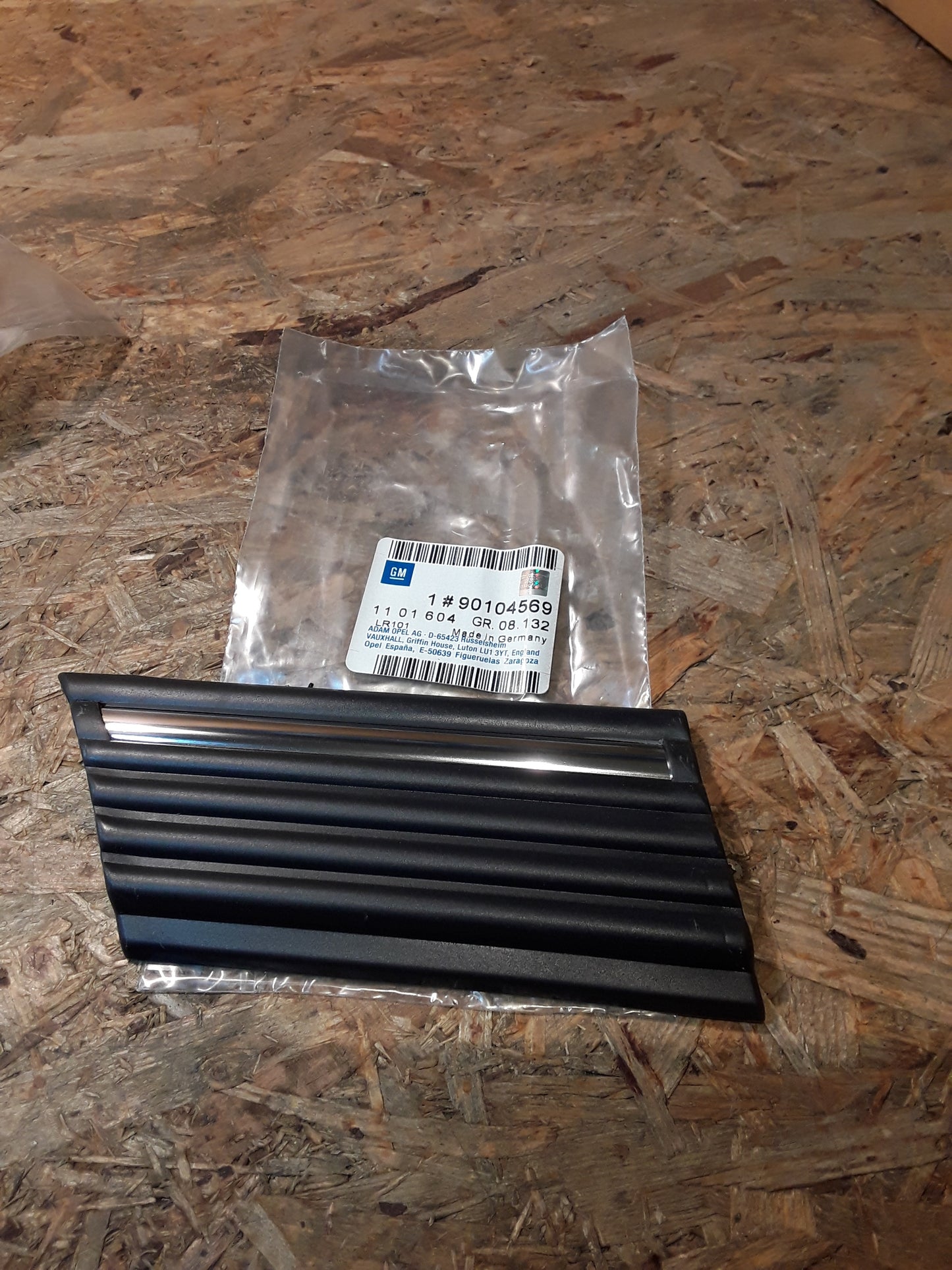 Ascona C Zierleiste Kotflügel Vordertüre links schwarz original GM Opel NEU