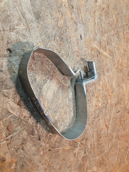 Kadett D Schrägheck Halter Abgasrohr original GM Opel NEU
