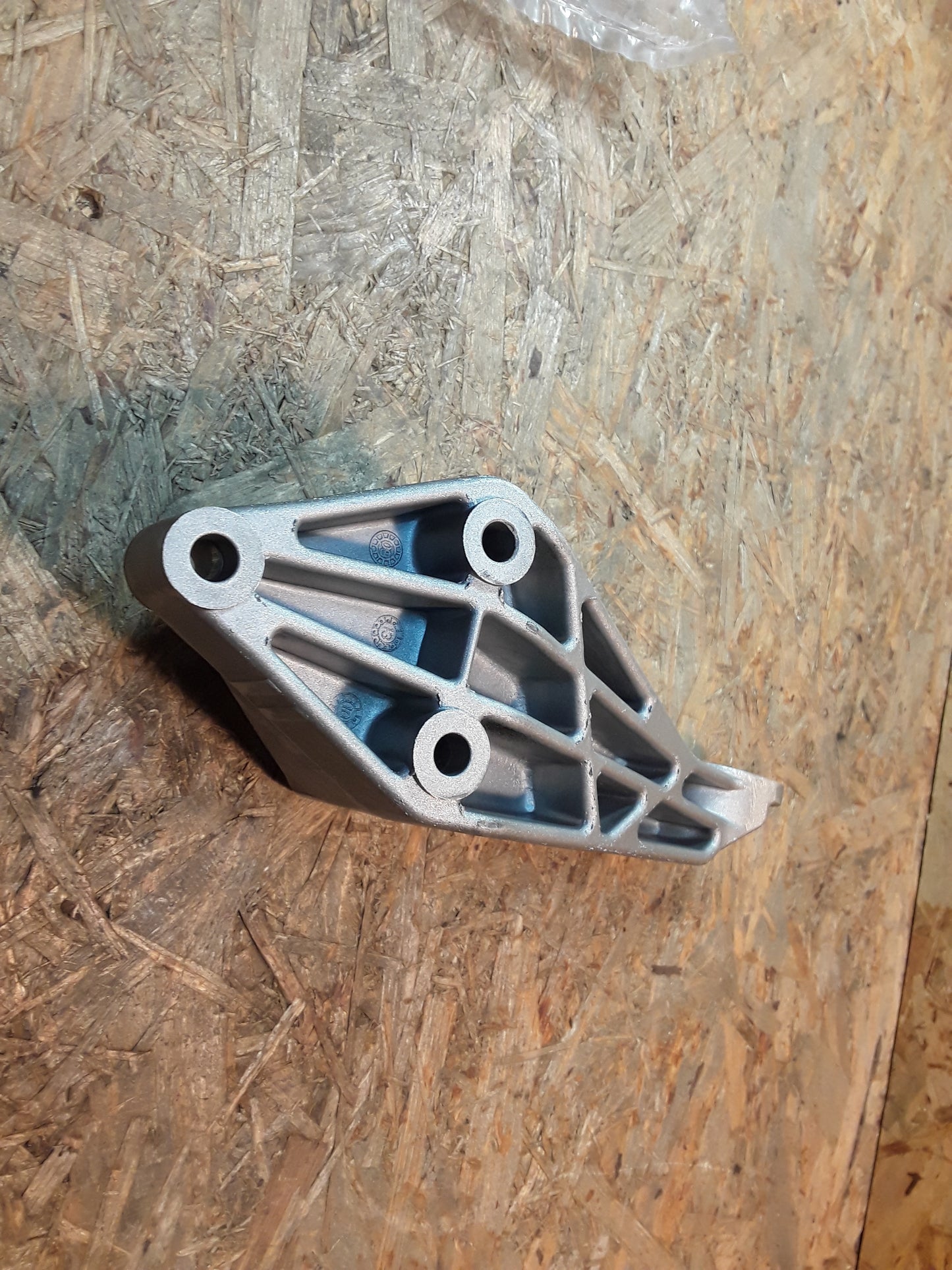 Vectra B 1,6l Motorhalter original GM Opel NEU