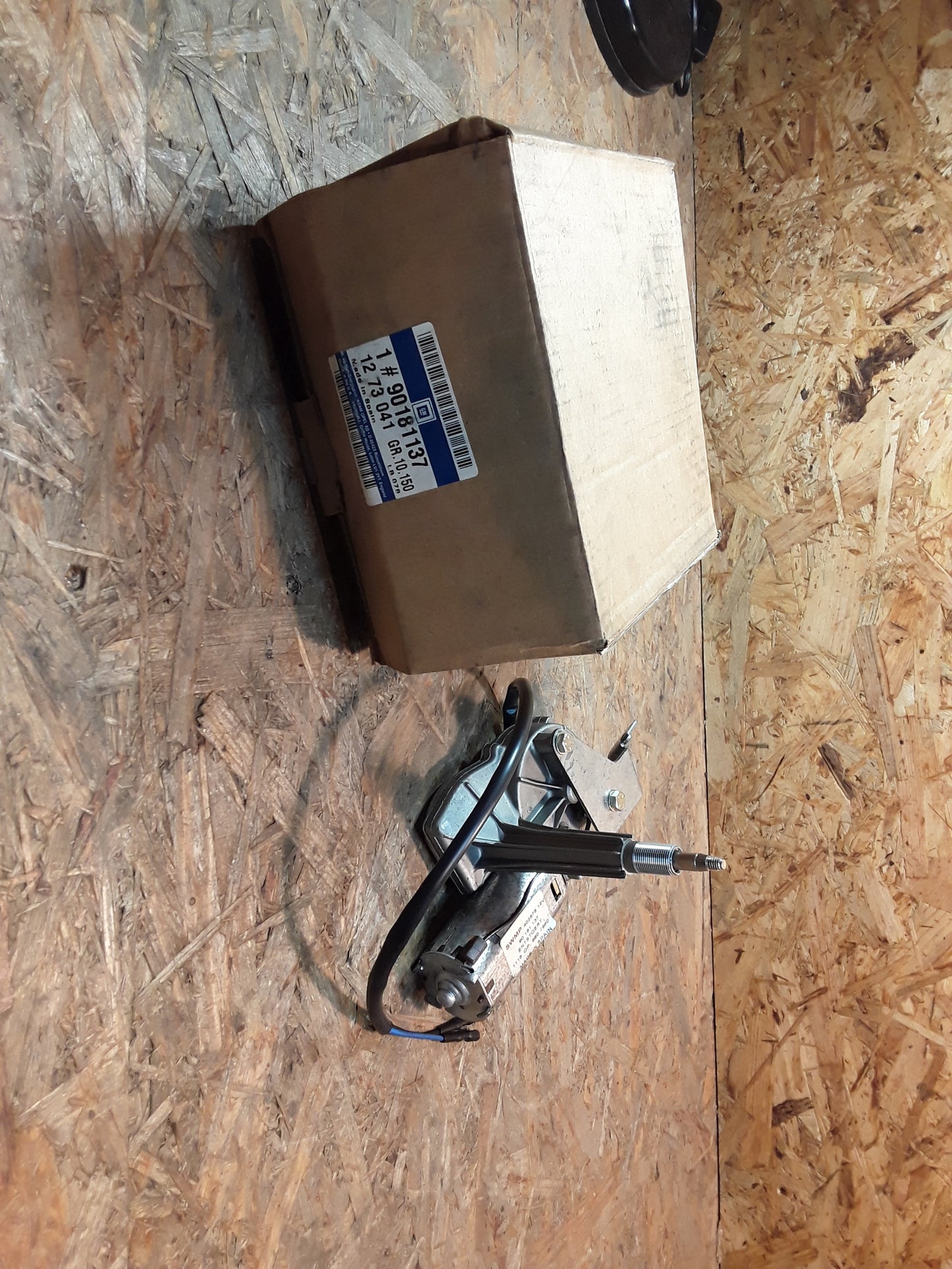 Kadett E CC Wischermotor hinten original GM Opel NEU