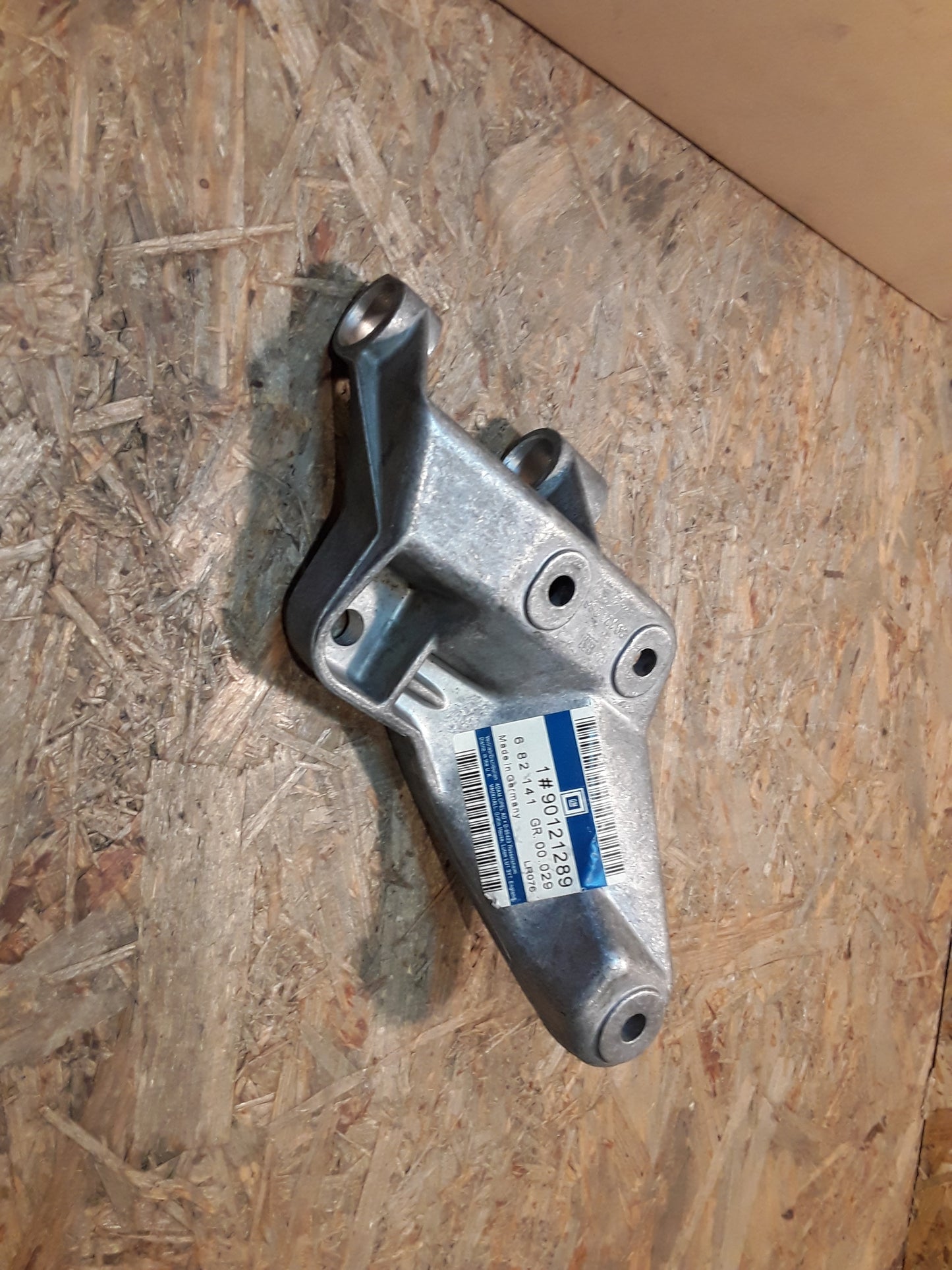 Ascona C 1.6l, 1.8l, 2.0l Motorhalter hinten rechts original GM Opel NEU