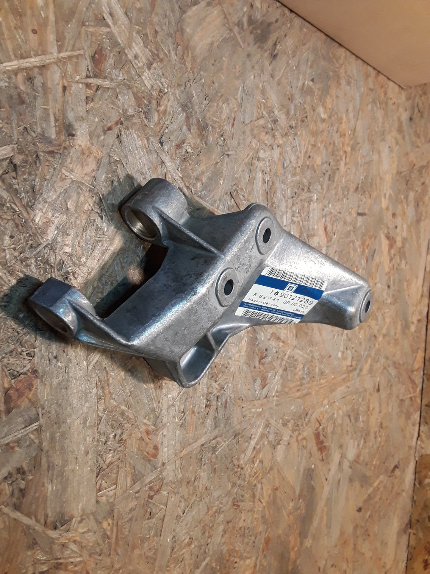 Ascona C 1.6l, 1.8l, 2.0l Motorhalter hinten rechts original GM Opel NEU