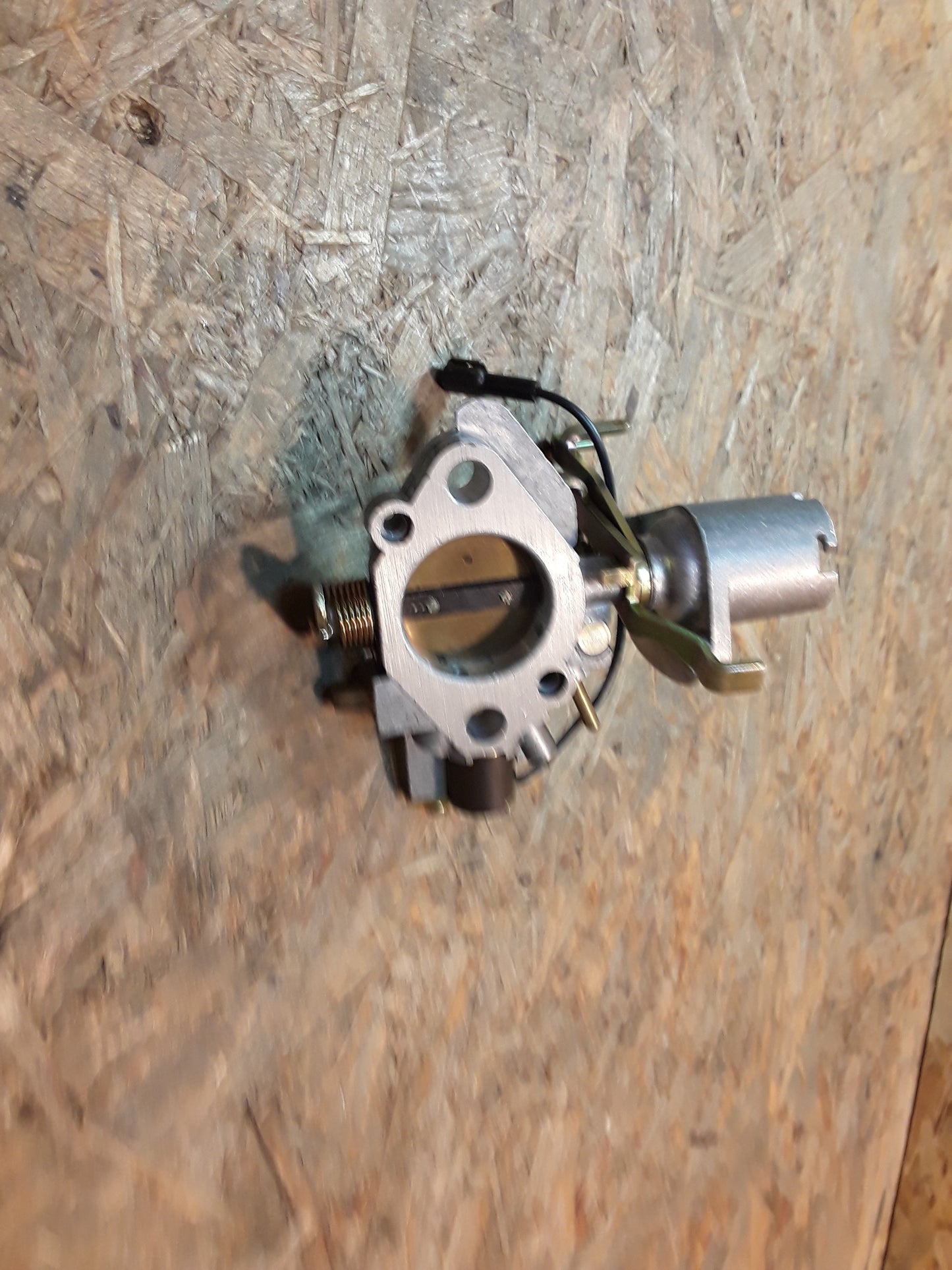 Kadett D Drosselklappenstutzen original GM Opel NEU