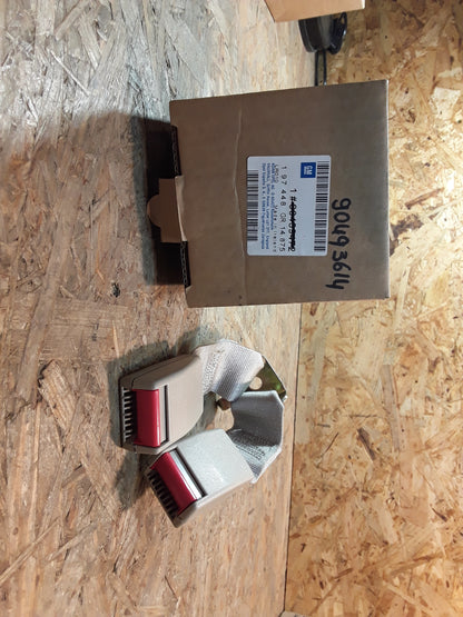 Omega B Doppelgurtschloss hinten, Beige original GM Opel NEU