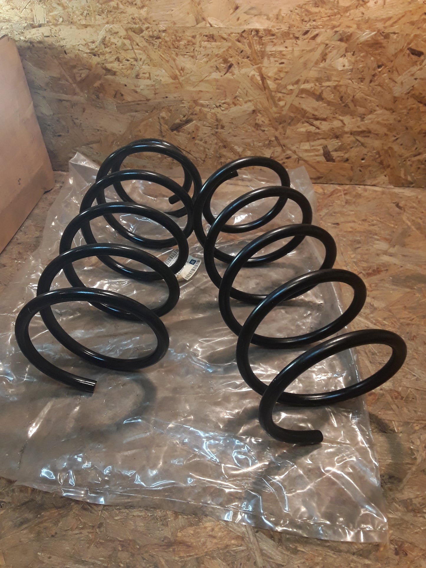 Omega A Satz Federn vorne original GM Opel NEU