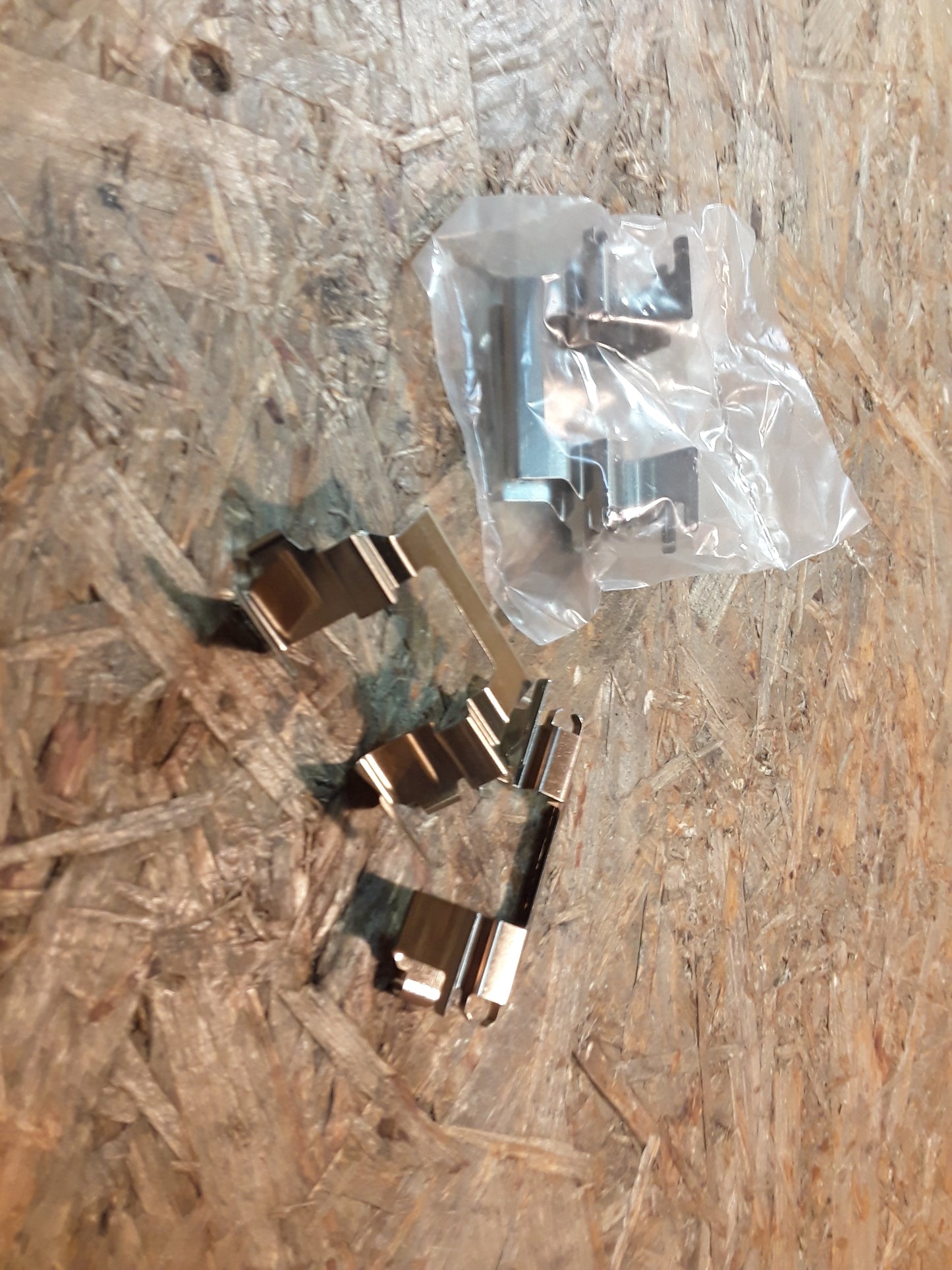 Frontera A Satz Befestigungsteile Bremssattel vorne original GM Opel NEU