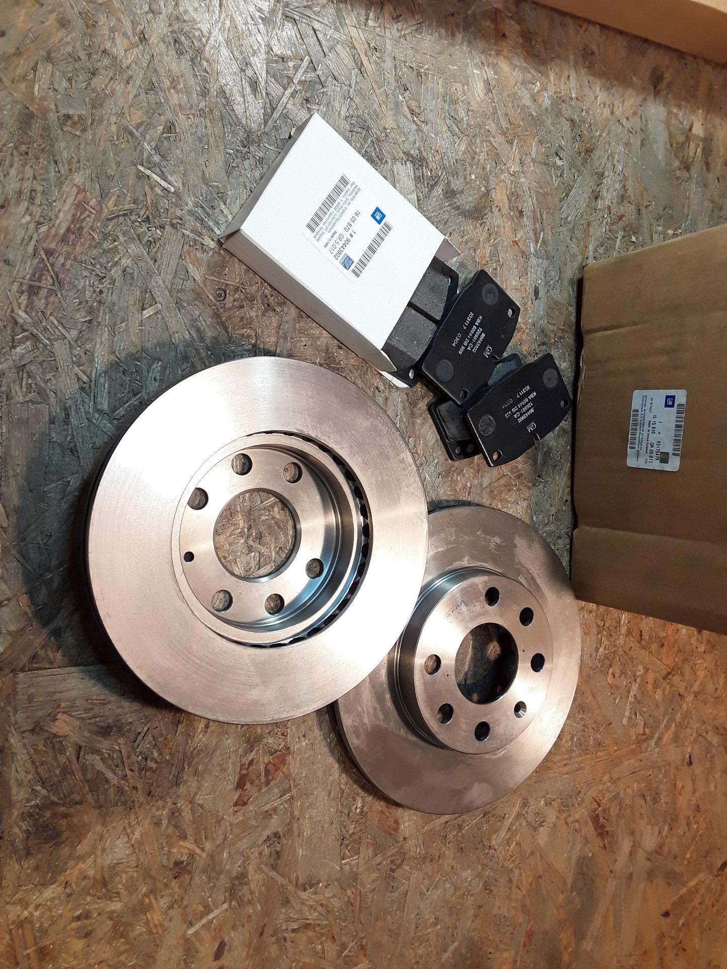 Kadett E Einbausatz Bremsscheibe und Beläge original GM Opel NEU