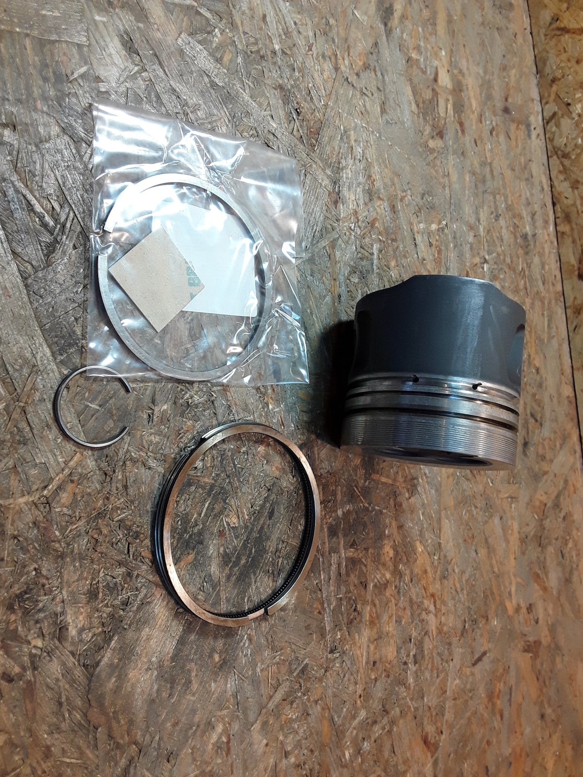 Frontera A Satz Kolben, Kolben Bolzen und Ringe original GM Opel NEU