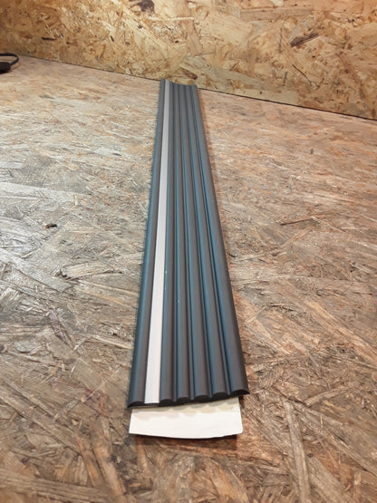 Kadett E Schutzzierleiste Seitenwand hinten vorne links, Blaugrau mit Silberstreifen original GM Opel NEU