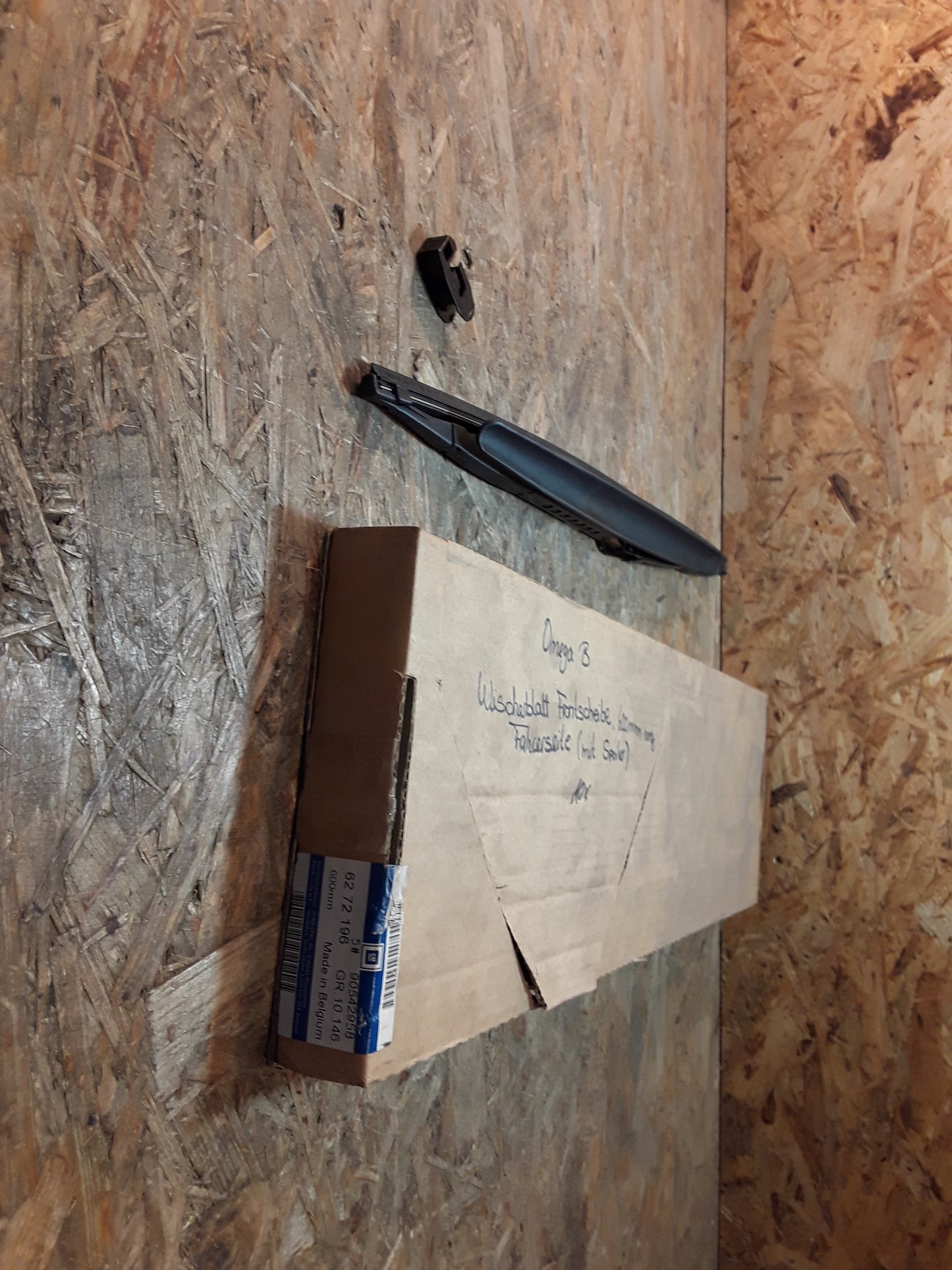 Omega B Wischerblatt Frontscheibe 600mm lang, mit Spoiler an Fahrerseite original GM Opel NEU