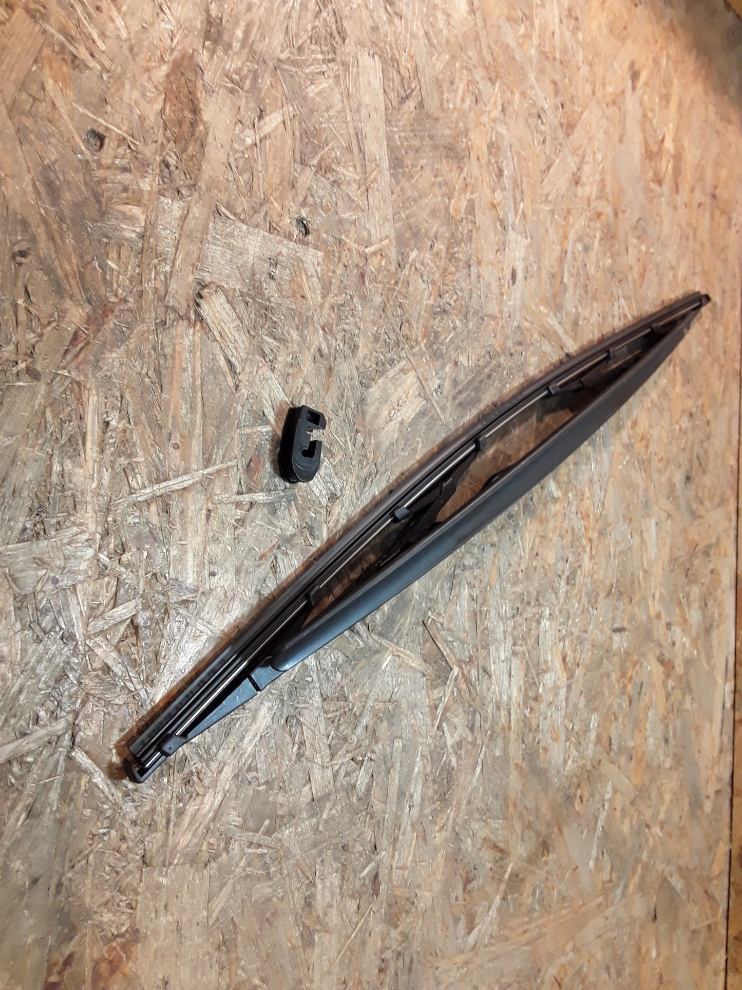 Omega B Wischerblatt Frontscheibe 600mm lang, mit Spoiler an Fahrerseite original GM Opel NEU