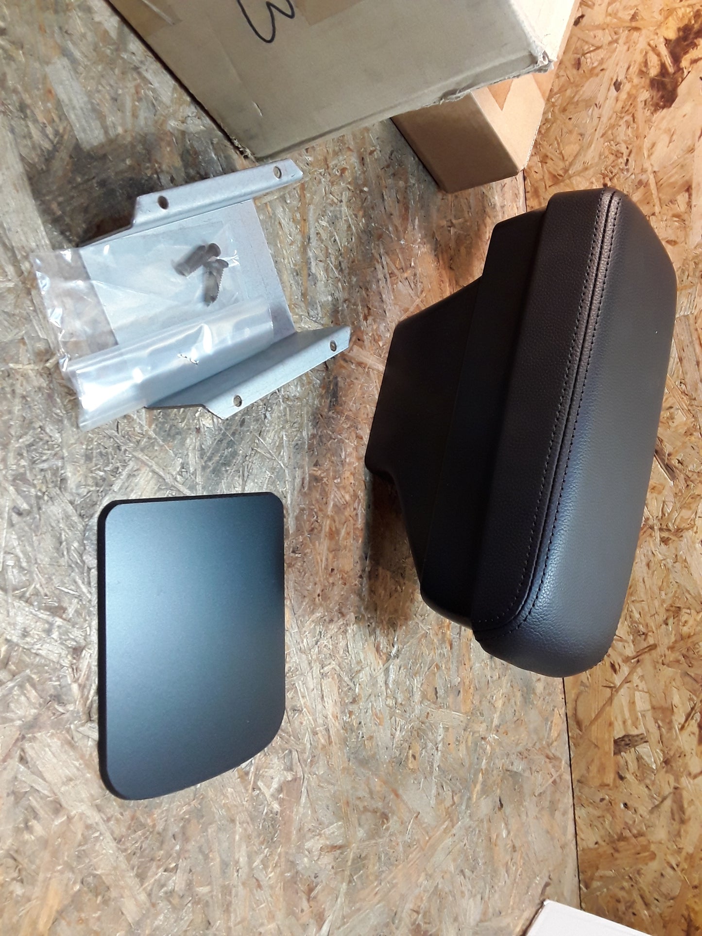 Corsa D Combo Innenausstattungssatz Armlehne + Halterung original Irmscher NEU