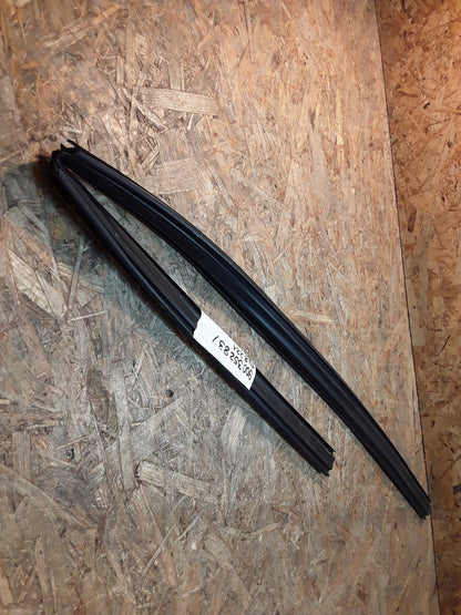 Ascona C Bj 1982-88 Dichtungskanal Hintertürfenster vorne links original GM Opel NEU