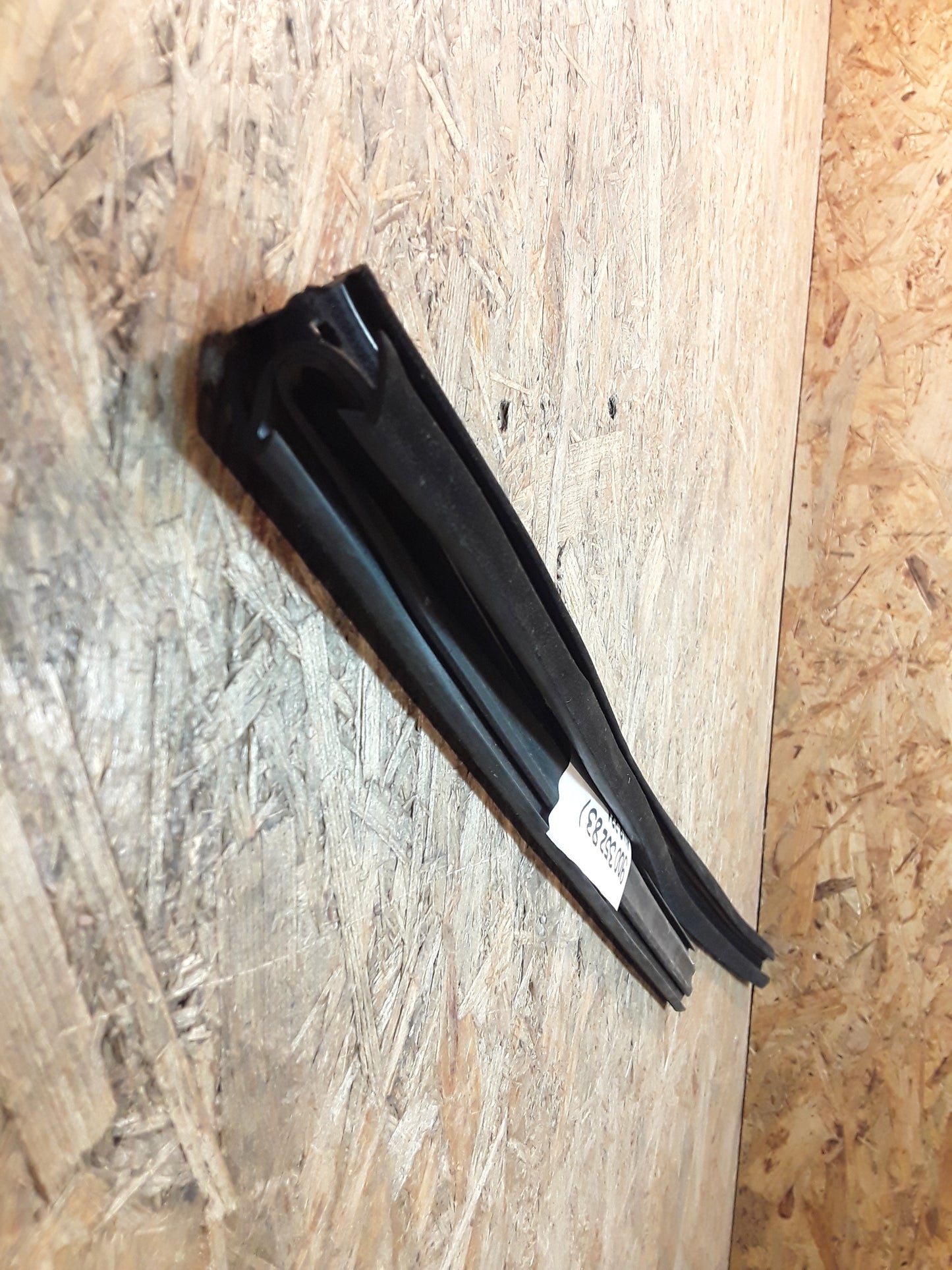 Ascona C Bj 1982-88 Dichtungskanal Hintertürfenster vorne links original GM Opel NEU