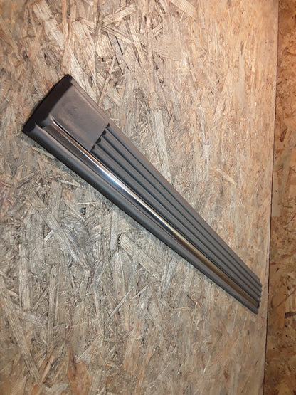 Ascona C Schutzzierleiste hinten rechts braun original GM Opel NEU