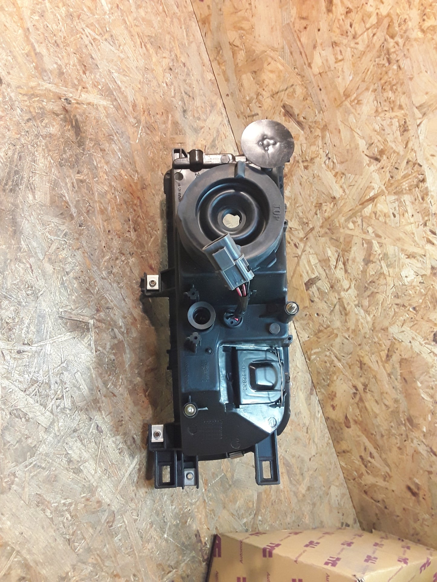 Nissan Primera 1990 Bj Scheinwerfer links original TYC NEU