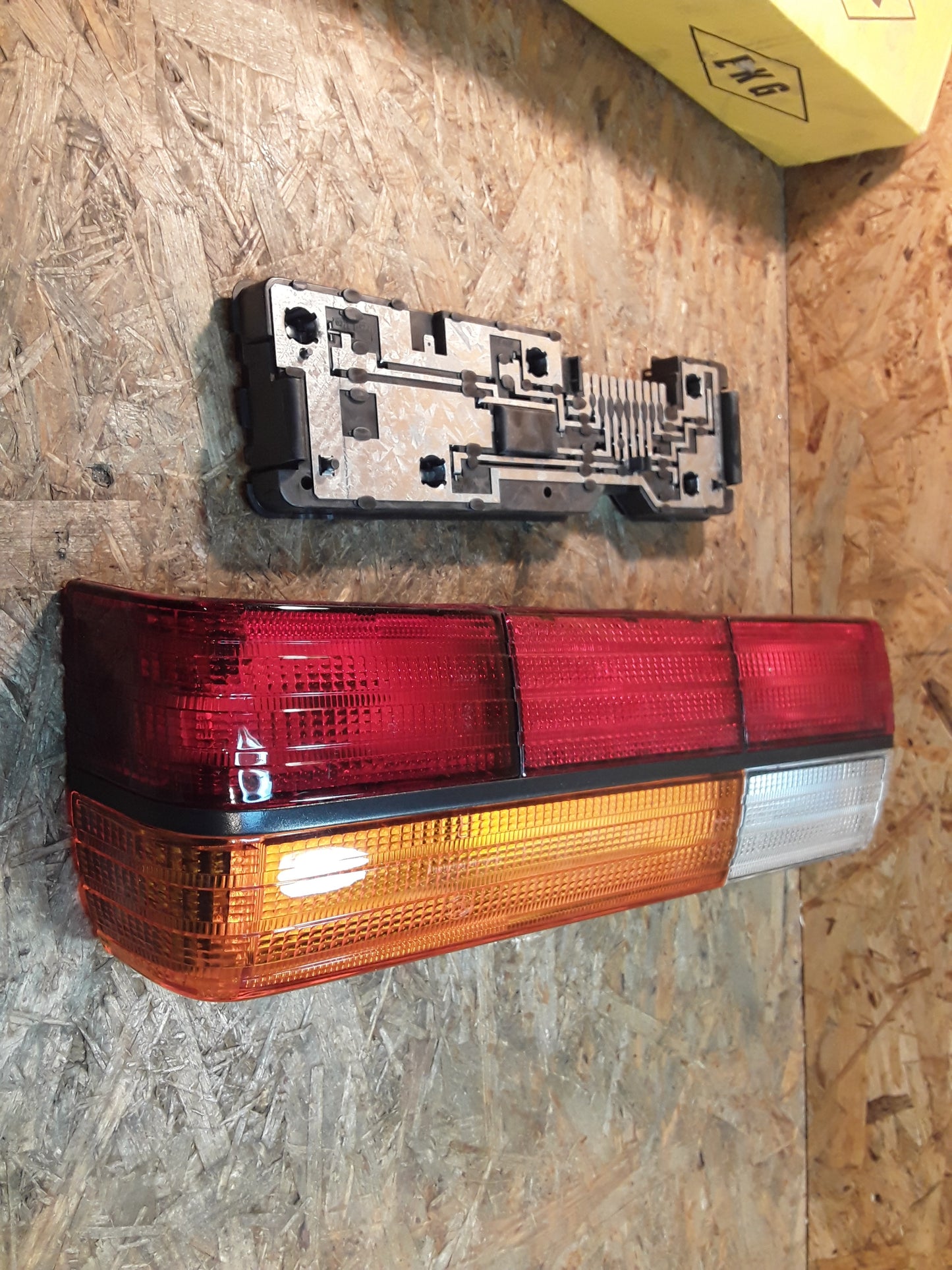 Audi 80 8.78-7.84 Bj Heckleuchte rechts original GM Opel NEU