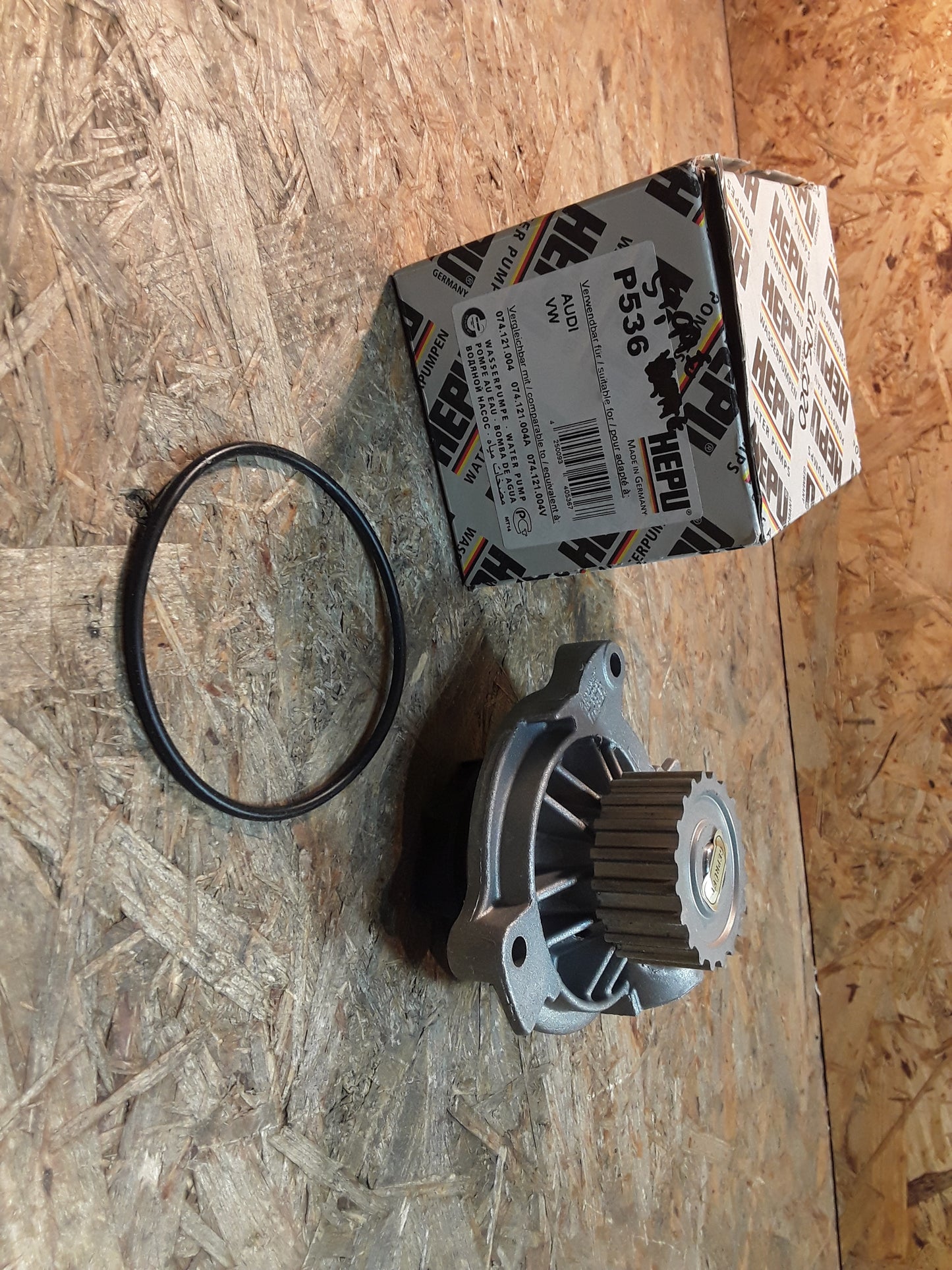 Audi 200 C4/ A6, VW LT 28-46 II Wasserpumpe original Hepu NEU