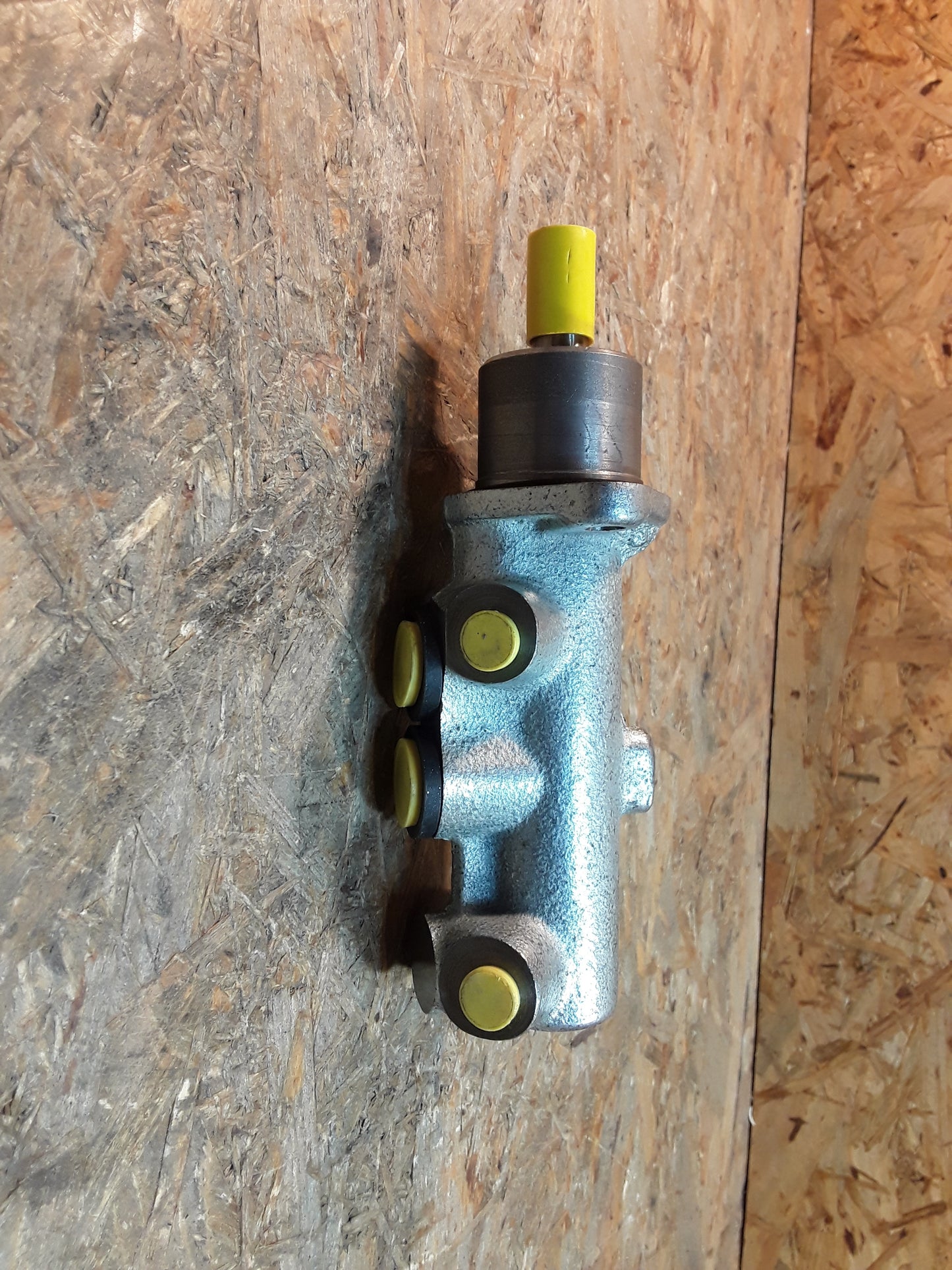Alfa Romeo 145/ 146/ 155 Spider Fiat Tempra/ Tipo/ Punto/ Barchetta/ Brava/ Bravo/ Marea/ Coupe (175) Hauptbremszylinder original NK NEU