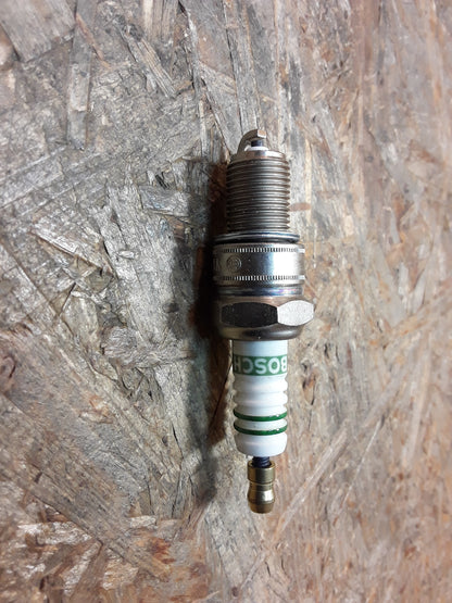Audi Alpine Alfa Romeo Daihatsu Daimler Fiat Ford Jaguar Mercedes Benz Opel Zündkerze original Bosch NEU