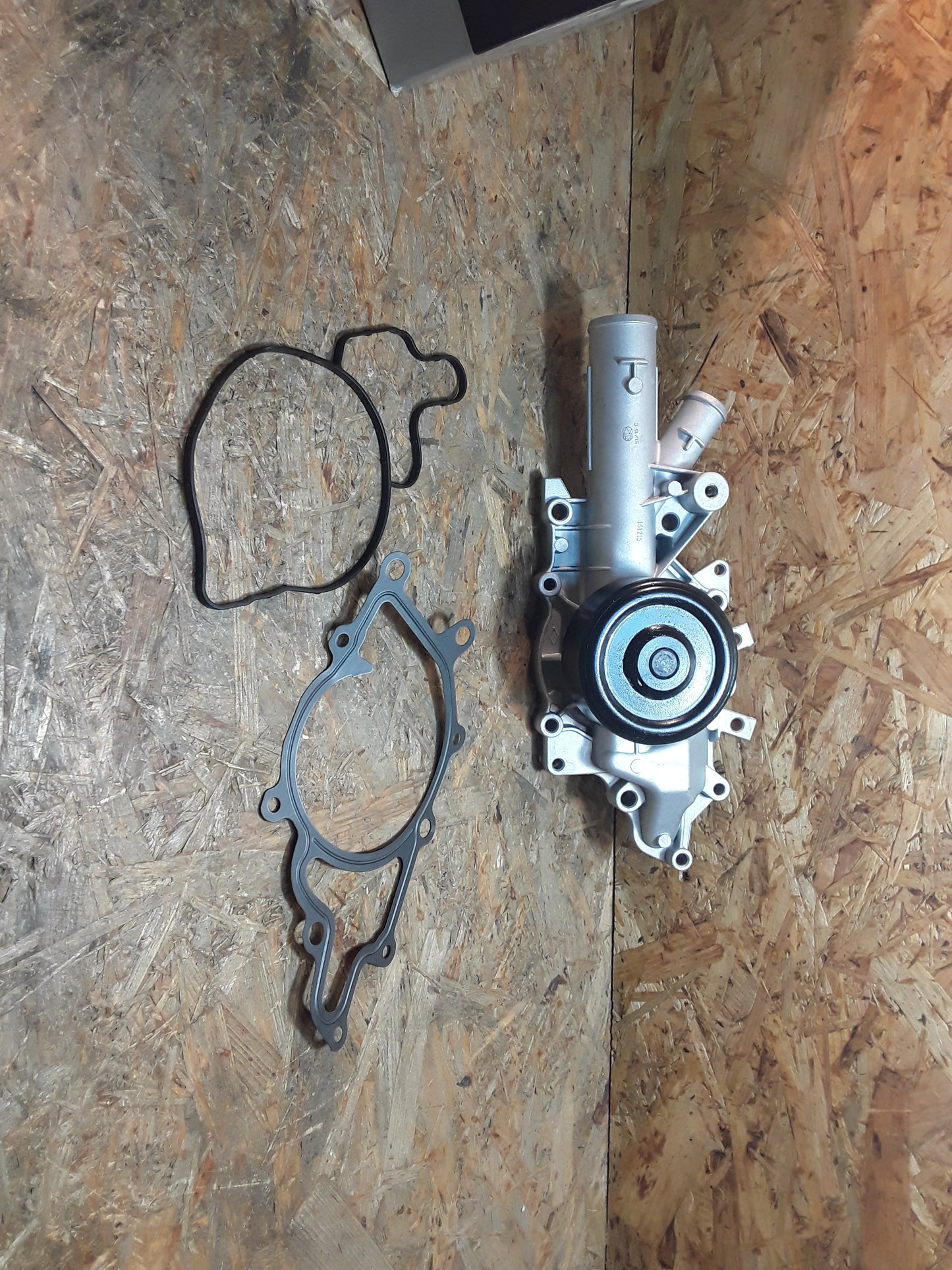 Mercedes-Benz C-Klasse/ E-Klasse/ ML-Klasse/ CLK Coupe Wasserpumpe original Ruville NEU