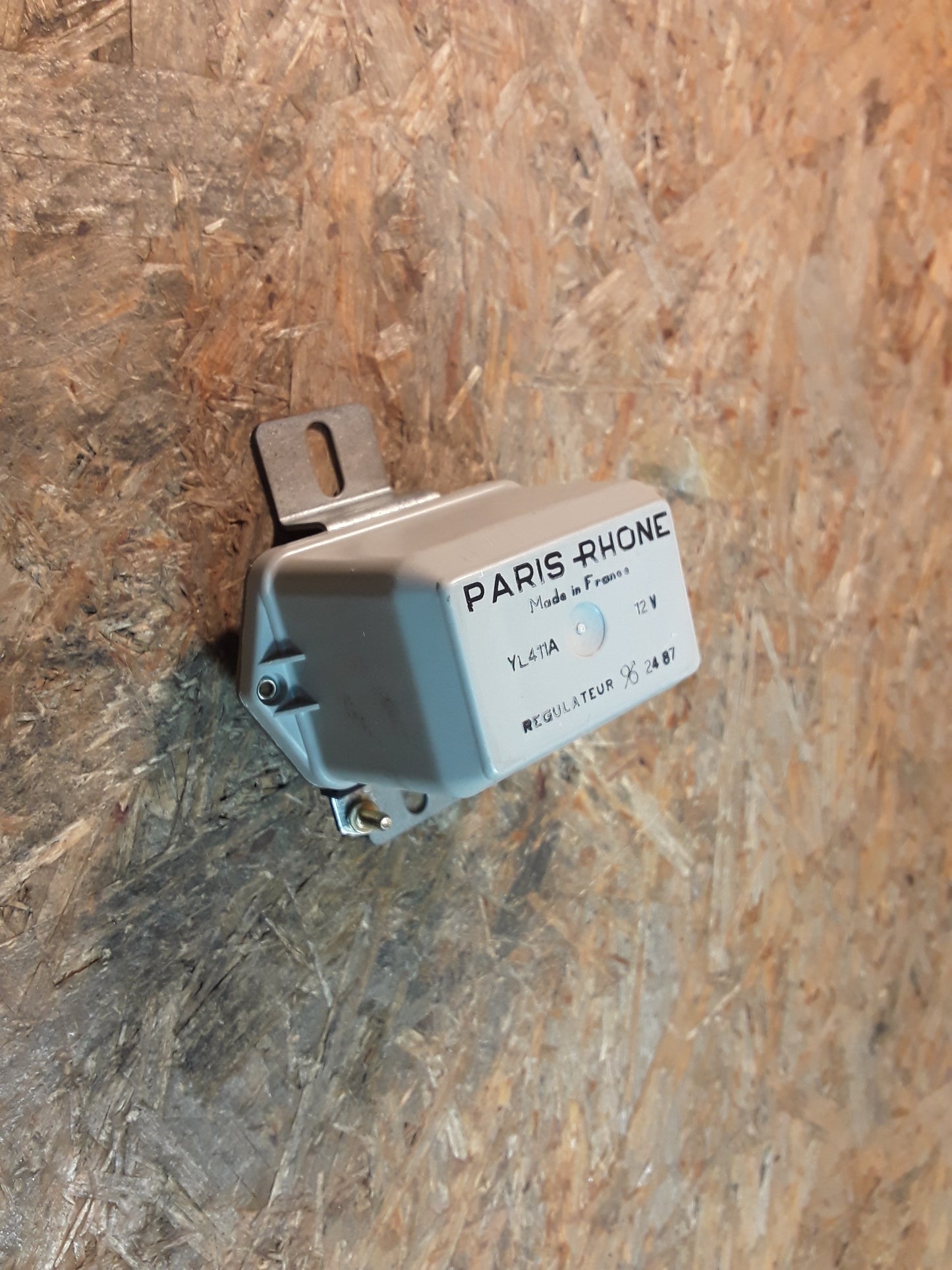 Alfa Romeo Citroen Peugeot Renault Seat Volvo Generatorregler original Valeo NEU