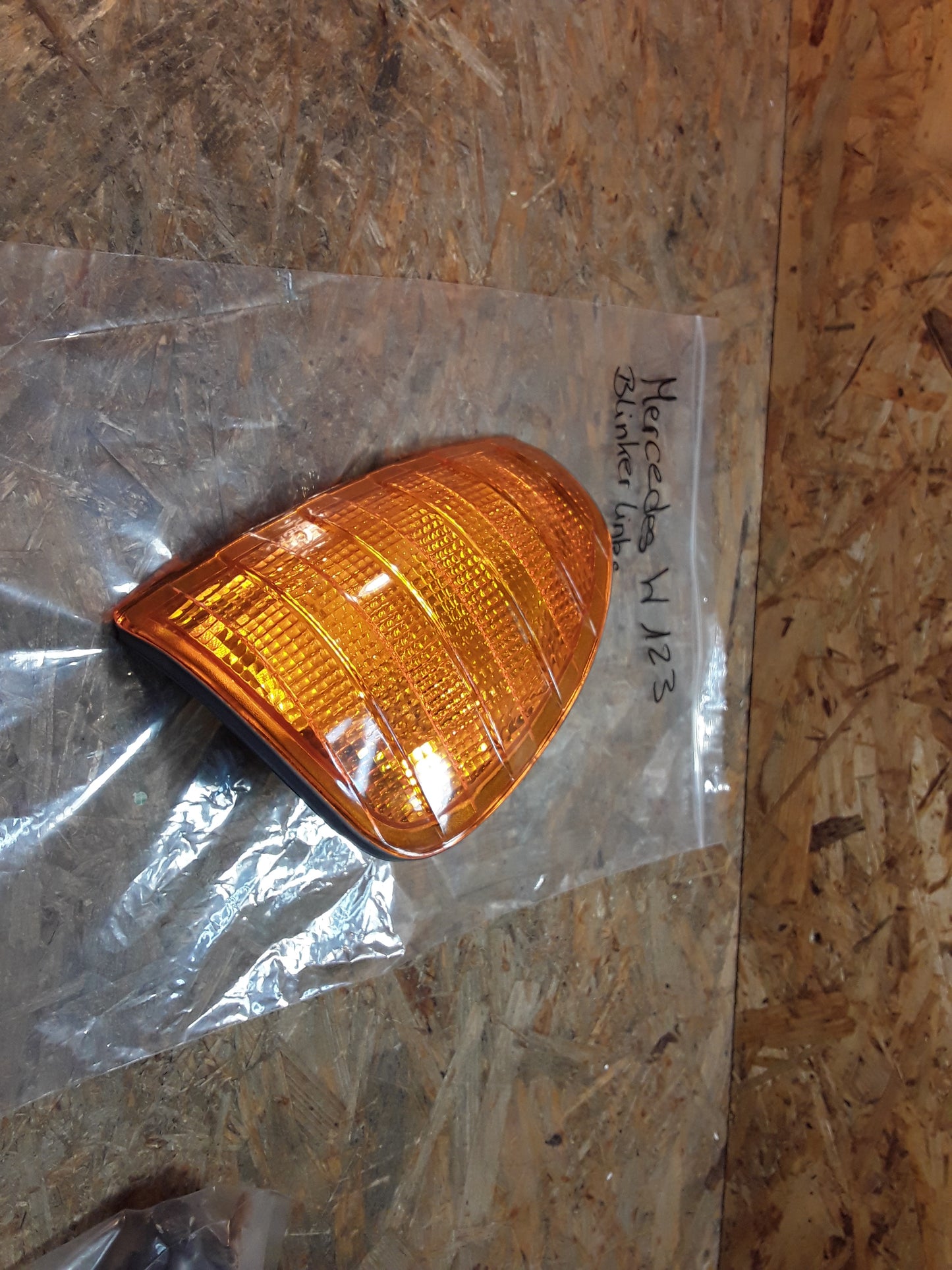 Mercedes W123 Blinker links original Hella