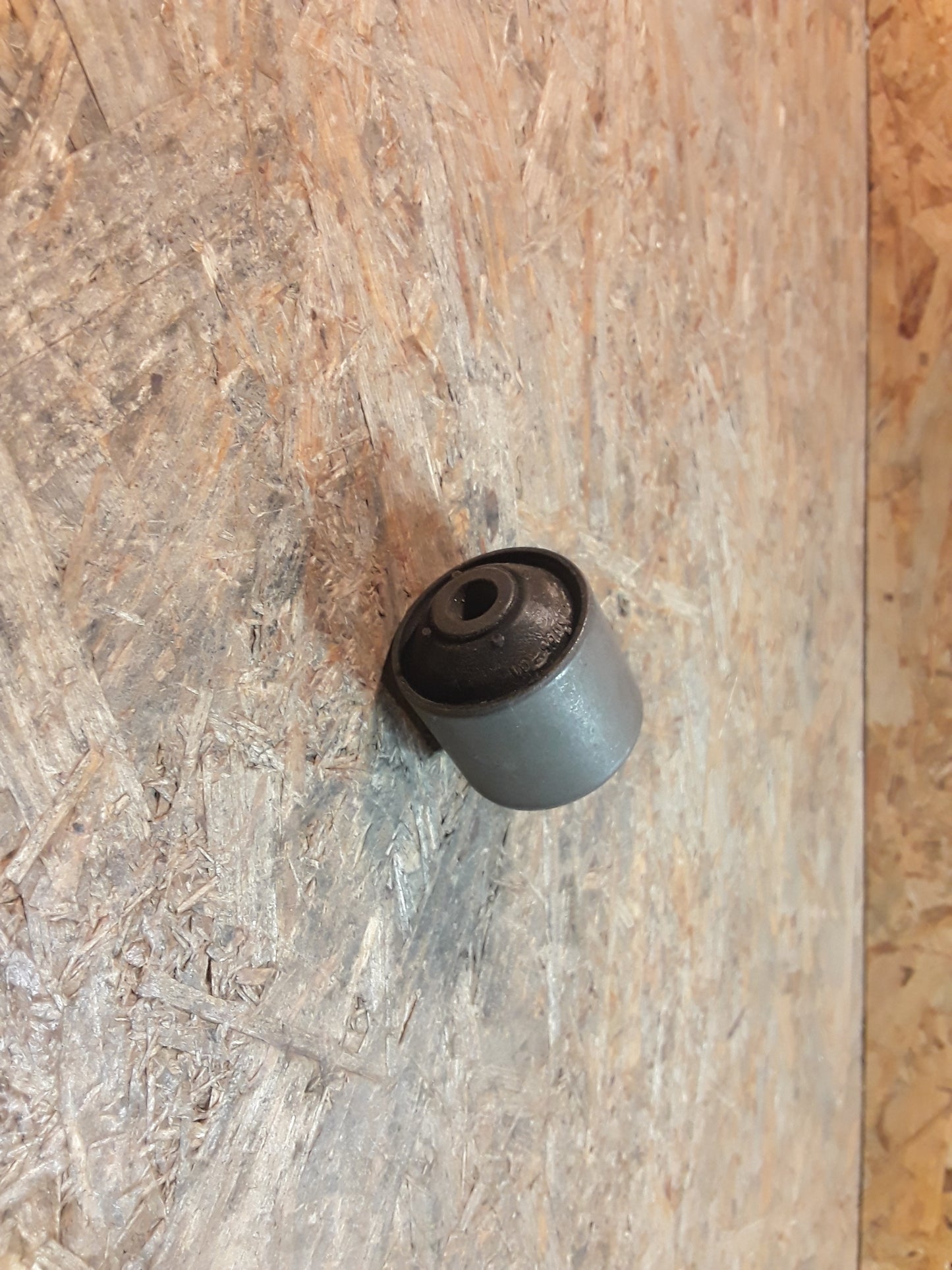 Rekord E Commodore Dämpfungsbuchse Längsträger Hinterachse original GM Opel NEU