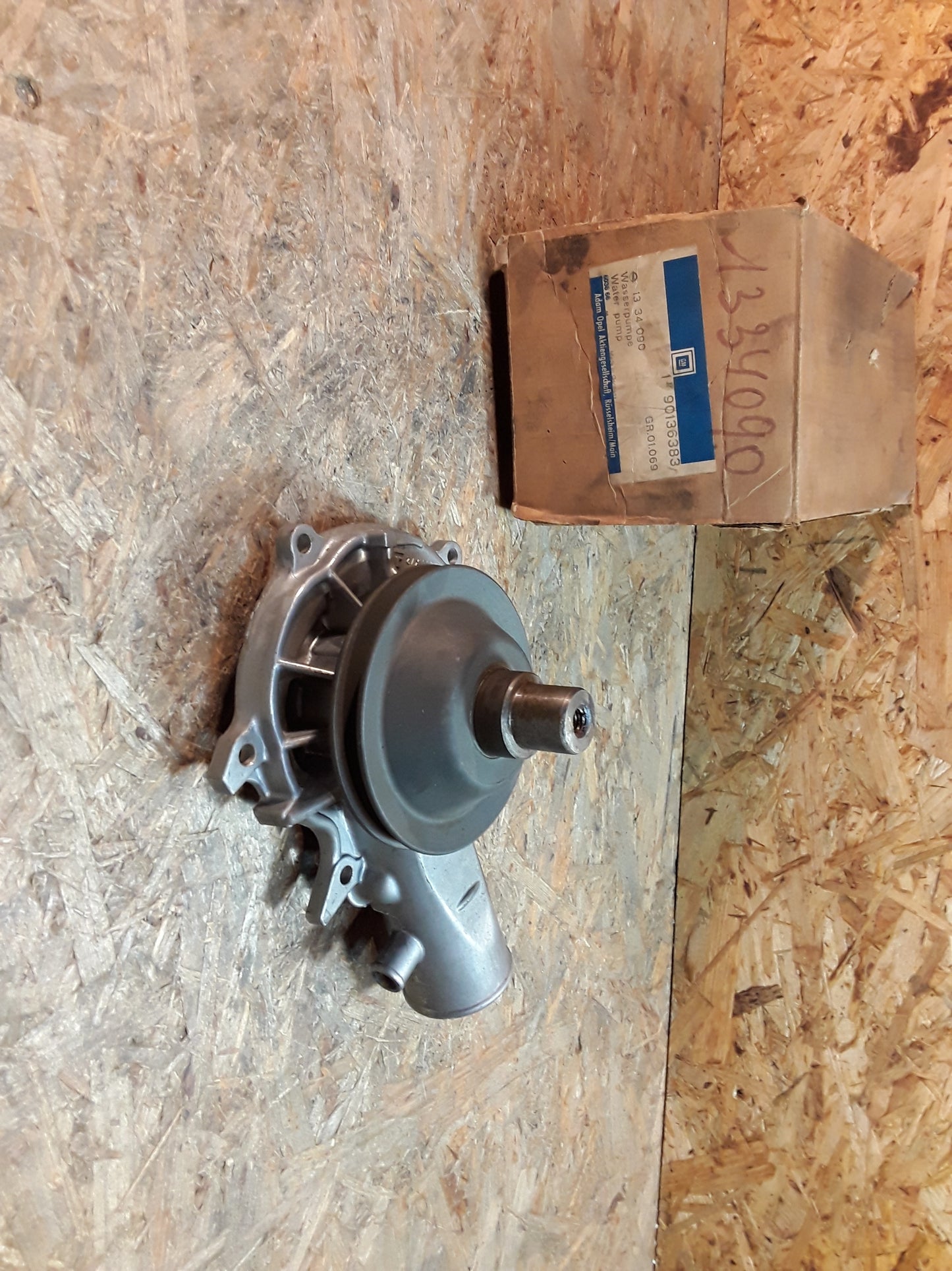 Kadett C 1.6/1.9/2.0 Wasserpumpe original GM Opel NEU