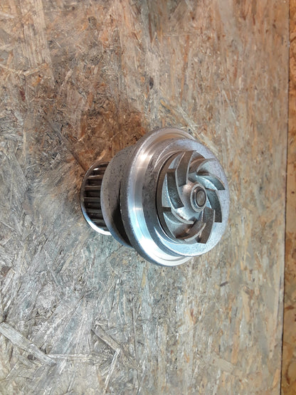 Kadett E Astra F Calibra A Vectra A Wasserpumpe original GM Opel NEU