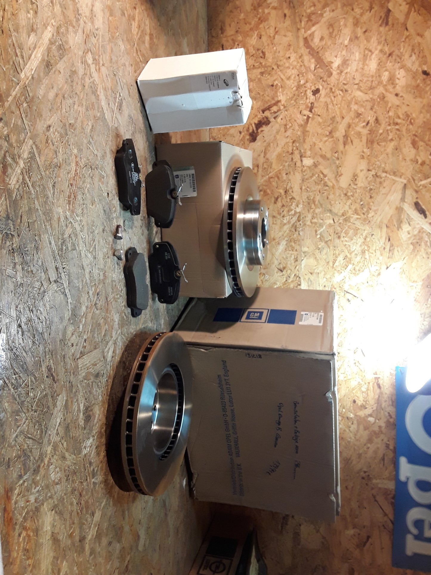 Omega B Caravan Bremsscheiben und Beläge vorne 296mm original GM Opel NEU
