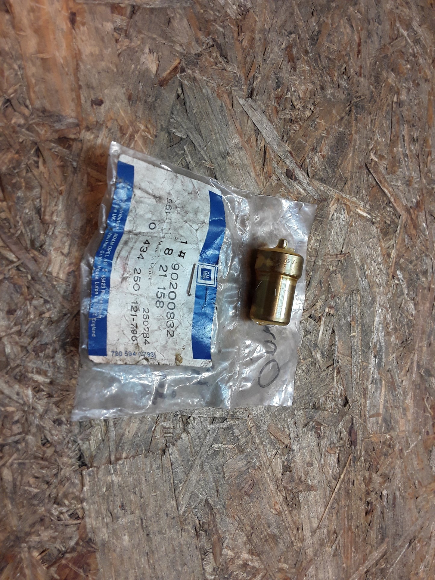 OmegacA Kraftstoffinjektor original GM Opel NEU