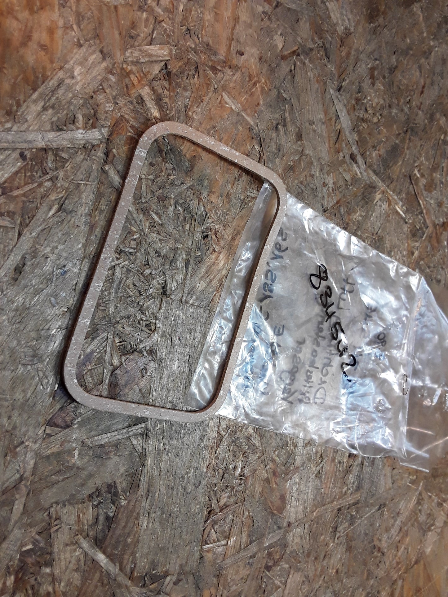 Kadett E Ascona C 13S, 16S Dichtung Luftfilterkasten an Vergaser original GM Opel NEU