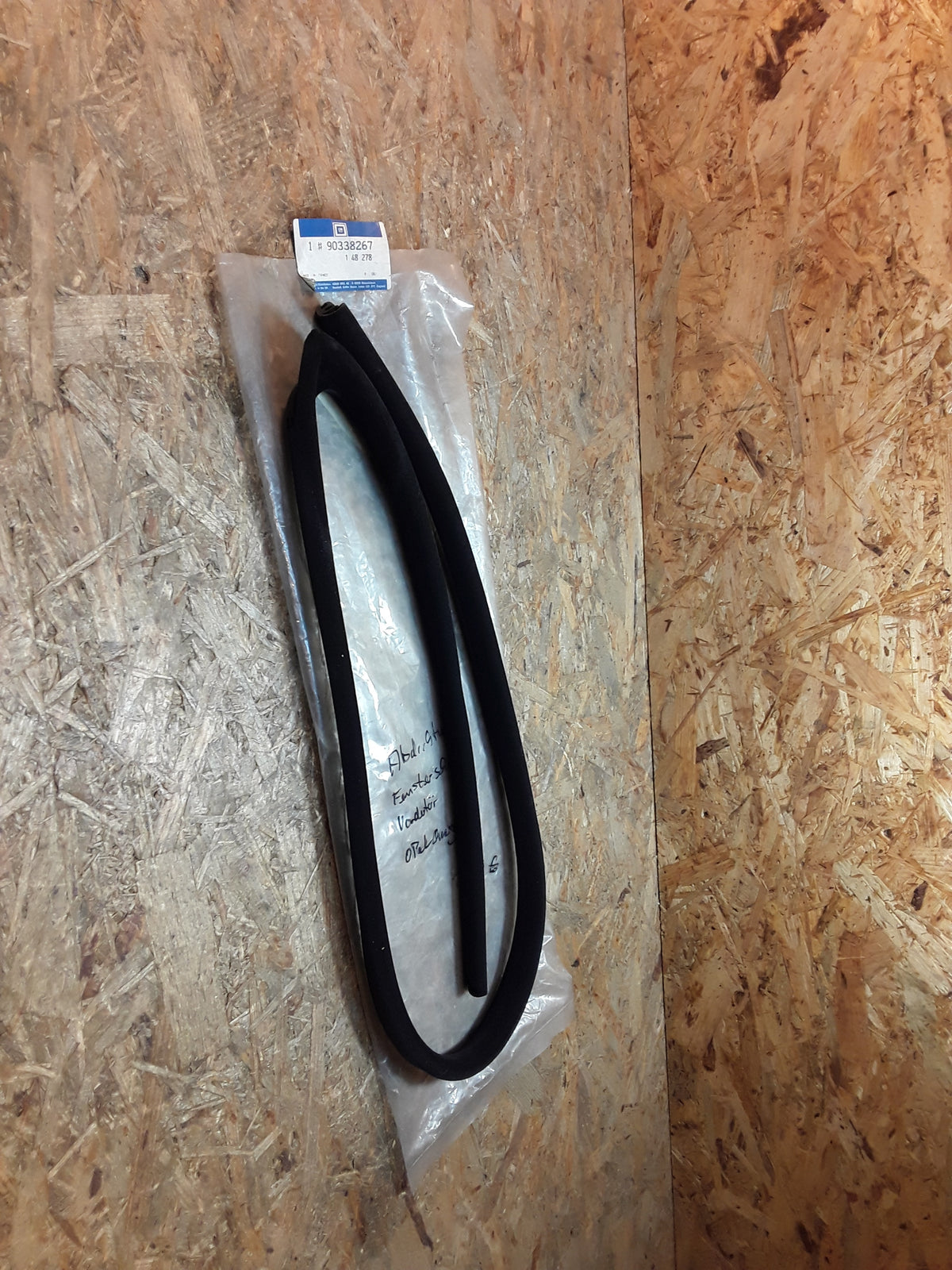 Omega A Abdichtung Fensterschacht Türe vorne original GM Opel NEU