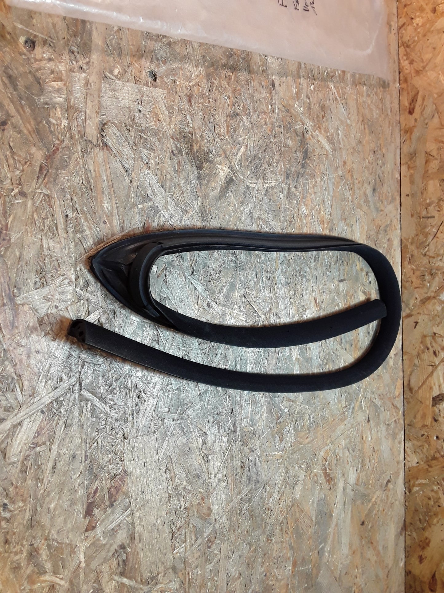 Omega A Abdichtung Fensterschacht Türe vorne original GM Opel NEU