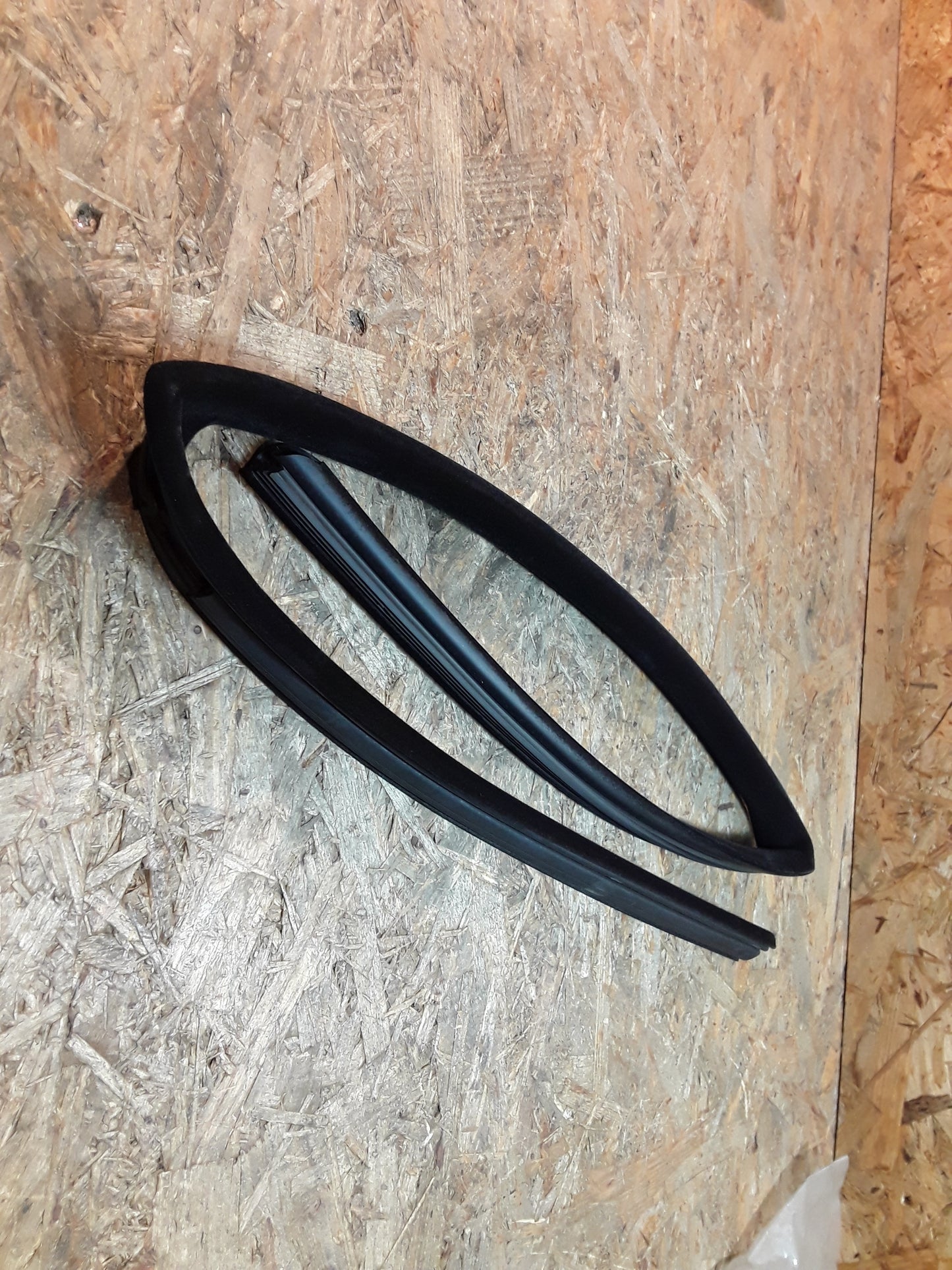 Omega A Abdichtung Fensterschacht hinten original GM Opel NEU