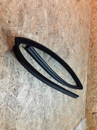 Omega A Abdichtung Fensterschacht hinten original GM Opel NEU