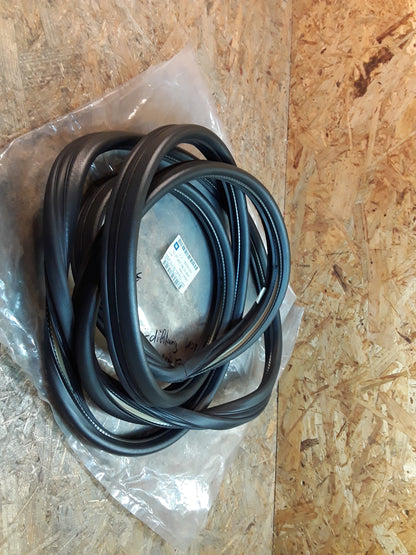 Kadett E 3-Türer Abdichtung Türe vorne original GM Opel NEU