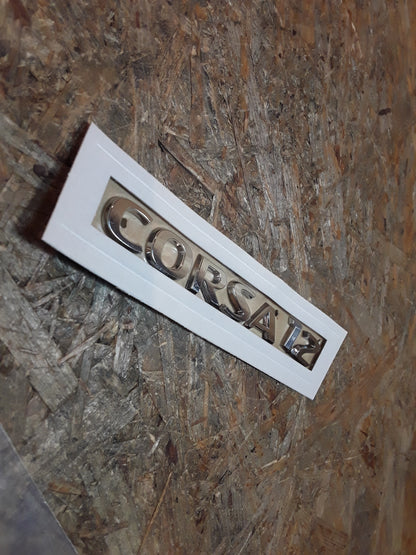 Corsa D Emblem "Corsa 1.2" original GM Opel NEU