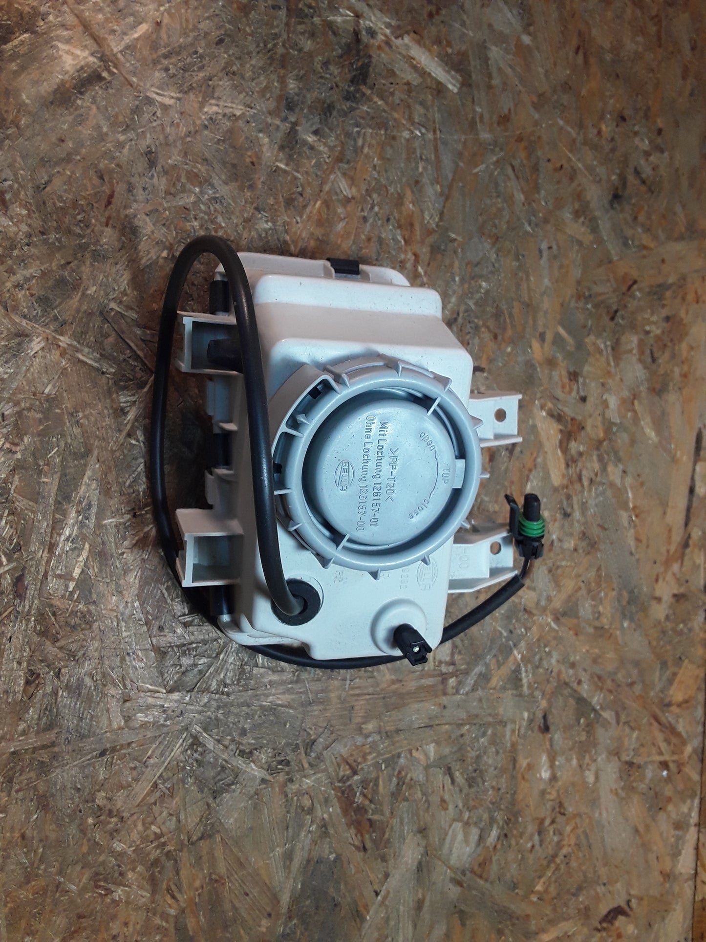 Kadett E GSi Bj 88-91 Zusatz Nebelscheinwerfer rechts original Hella NEU